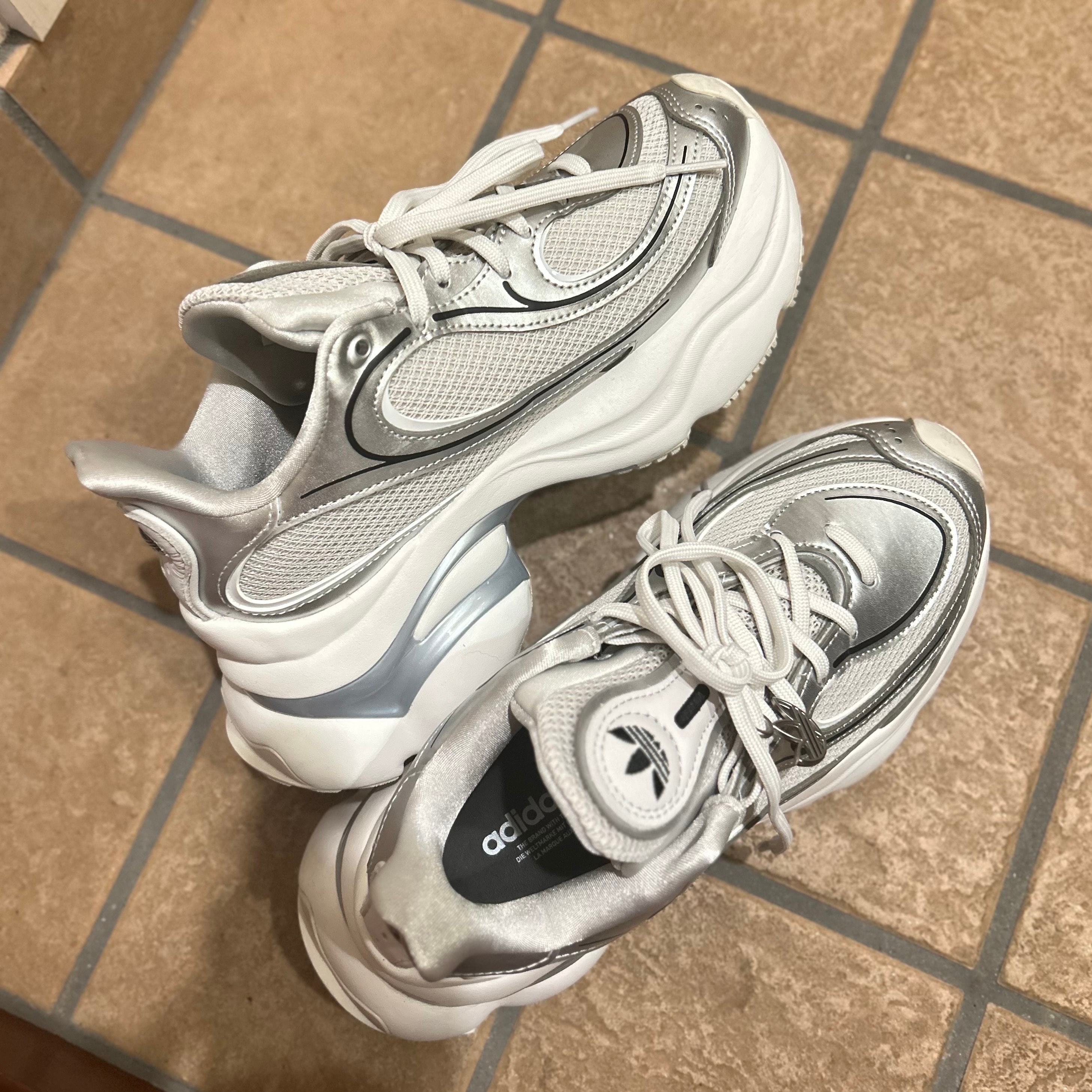 アディダスオリジナルス ウィメンズ オズヴィーナス