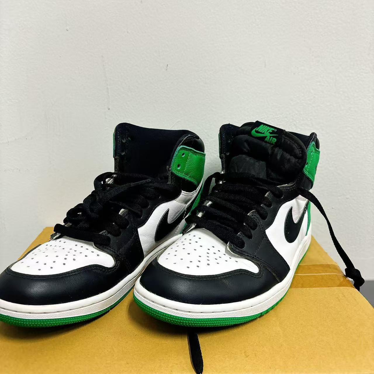 Nike Air Jordan 1 Retro High OG "Celtics/Black and Lucky Green" (2023)