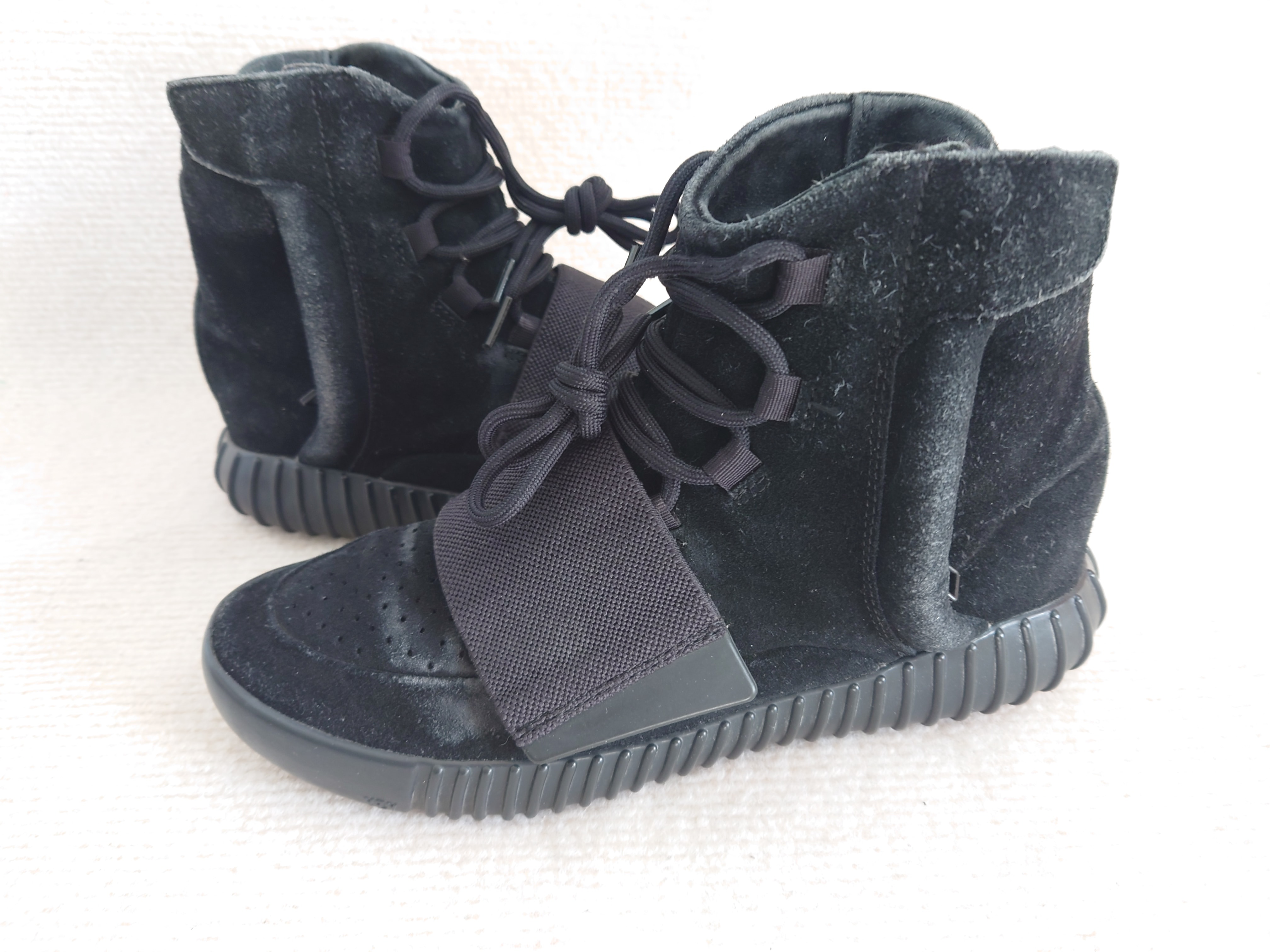 アディダス イージーブースト750 "トリプル ブラック"