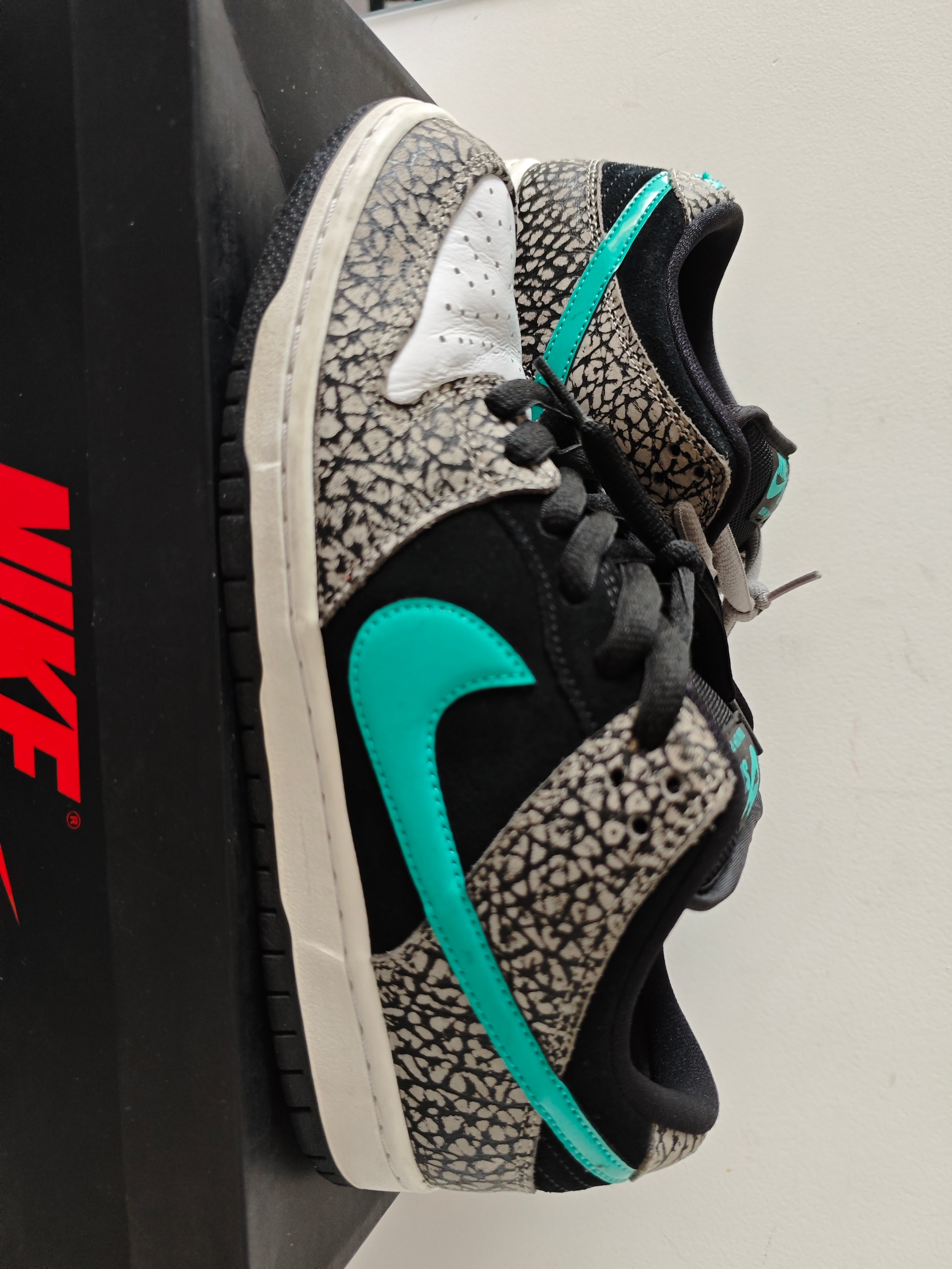Nike SB Dunk Low "Elephant/Safari"