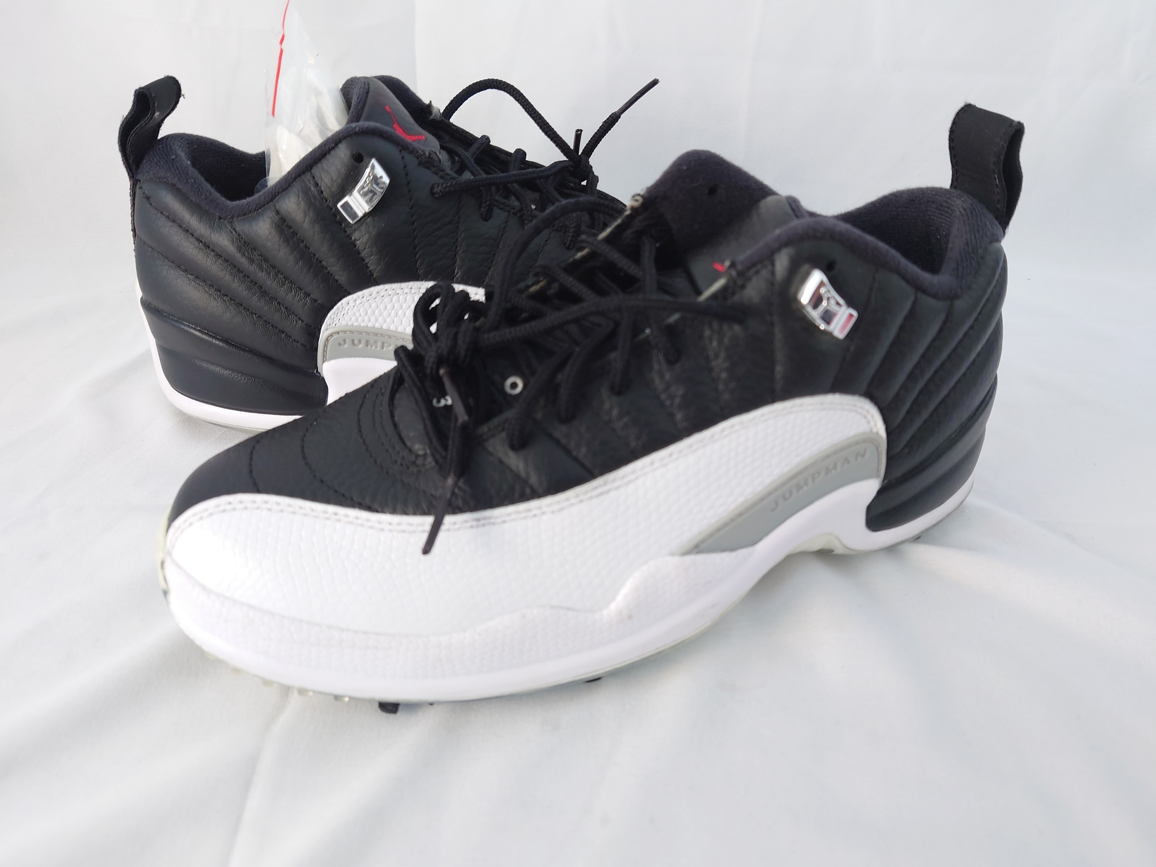 ナイキ エアジョーダン 12 ロー ゴルフ プレイオフ "ブラック/バーシティ レッド ホワイト"