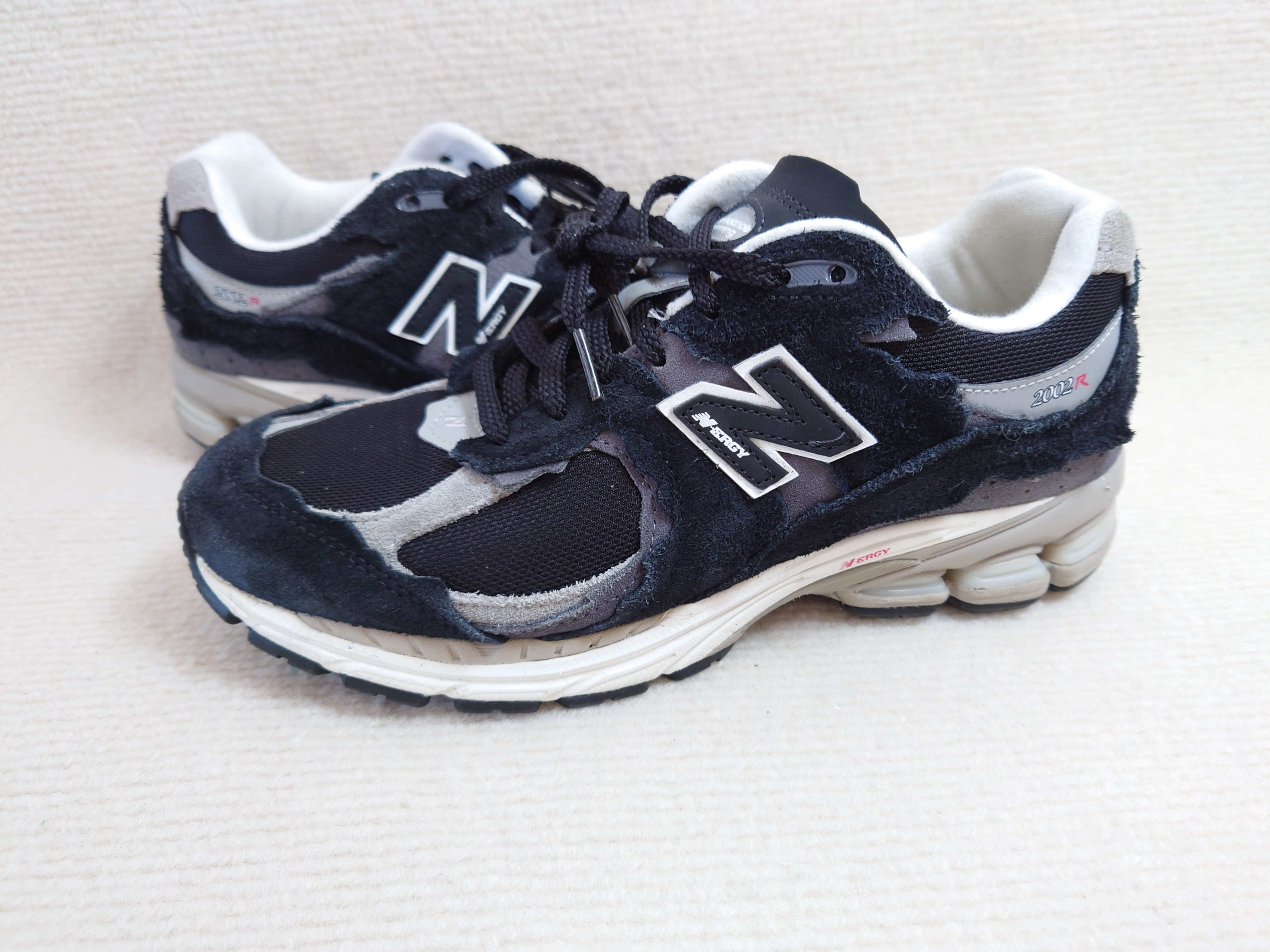 ニューバランス 2002R プロテクションパック "ブラック"