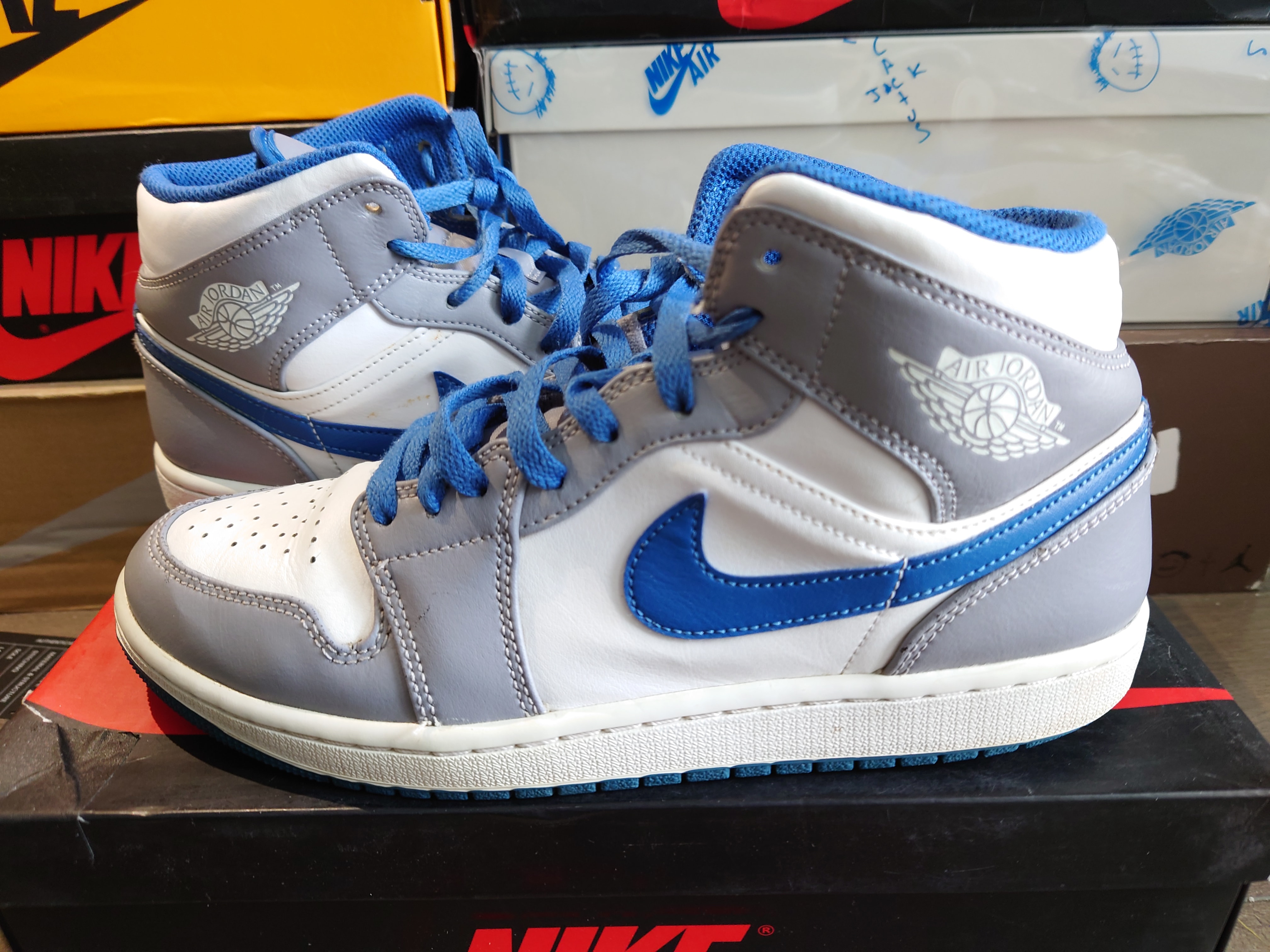 Nike Air Jordan 1 Mid "True Blue"