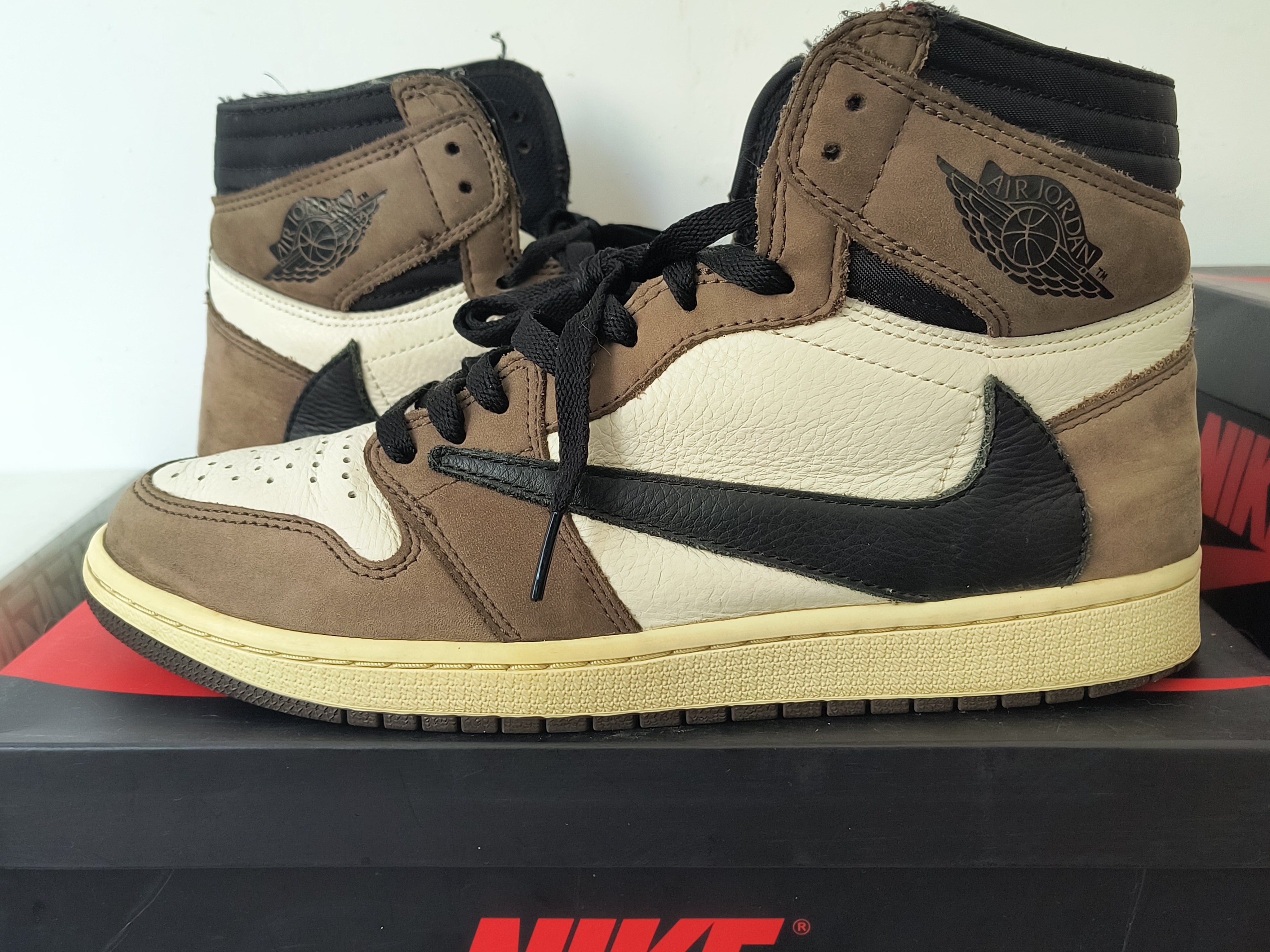 Travis Scott × Nike Air Jordan 1 Retro High OG TS SP "Sail/Dark Mocha"