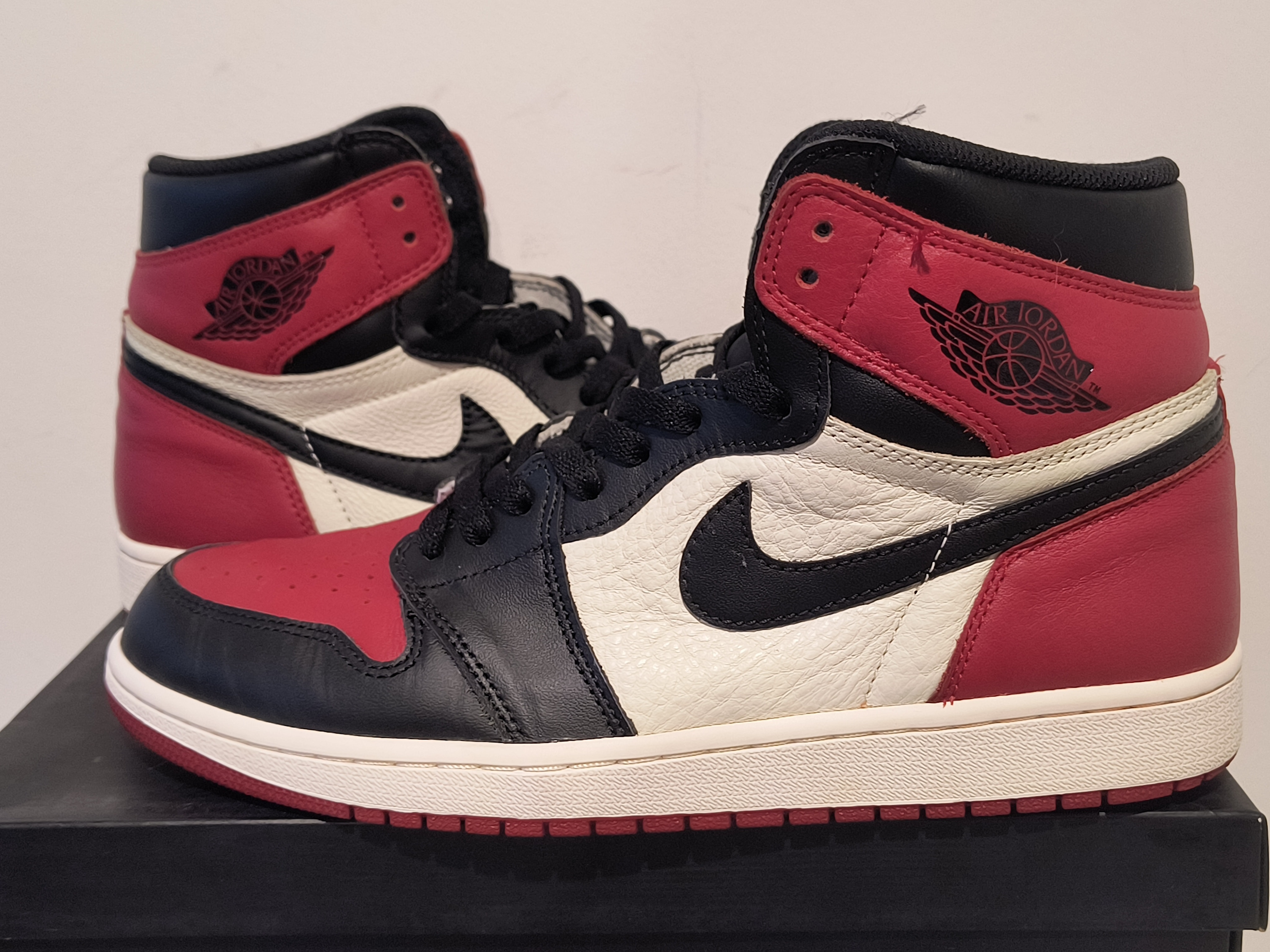 Nike Air Jordan 1 Retro High OG "Bred Toe"