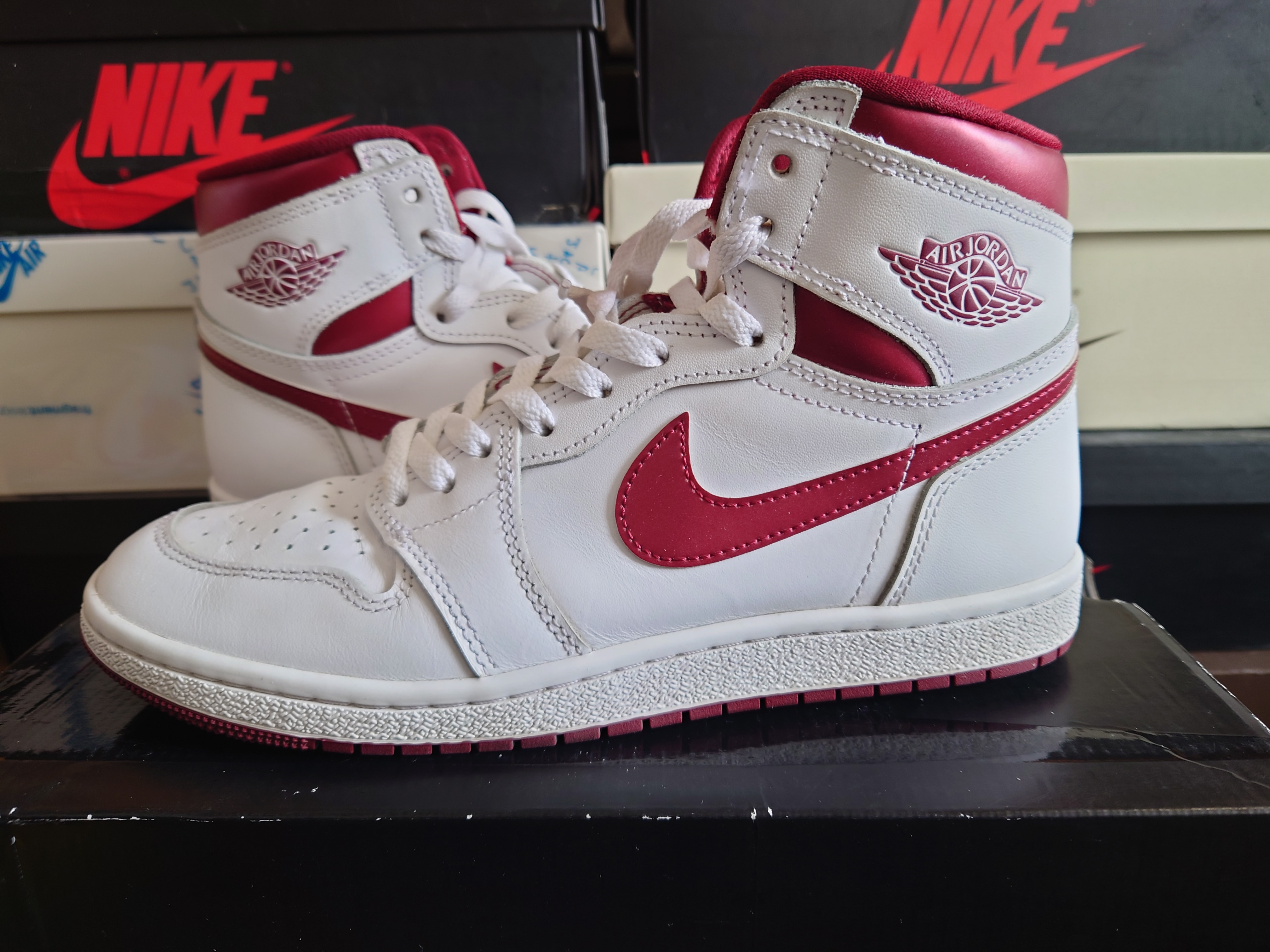 Nike Air Jordan 1 High '85 "Metallic Burgundy"