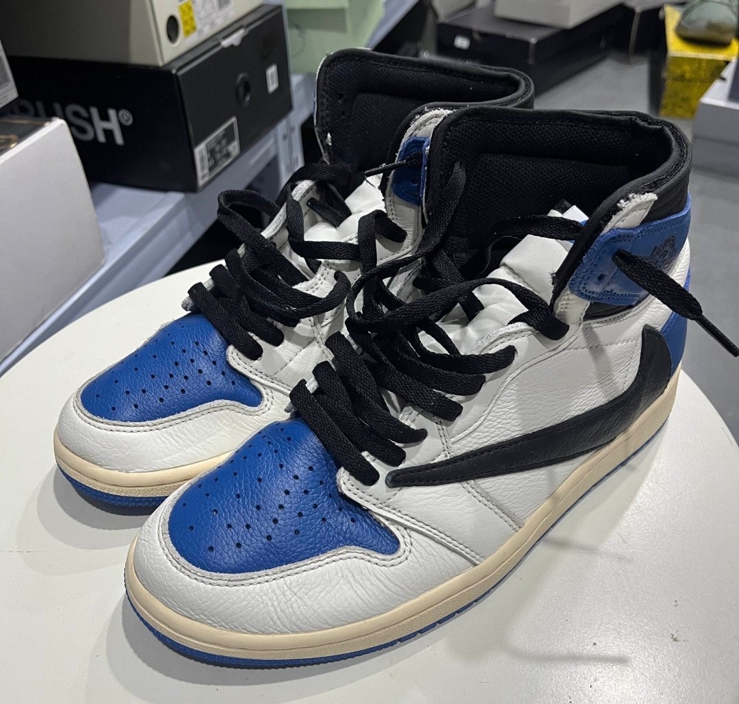 トラヴィススコット × フラグメント × ナイキ エアジョーダン1 レトロ ハイ OG SP "ミリタリー ブルー"