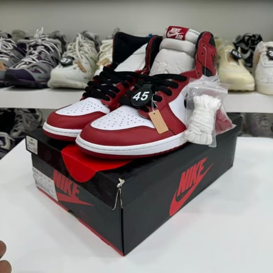 Nike Air Jordan 1 Retro High "Chicago" (2015)