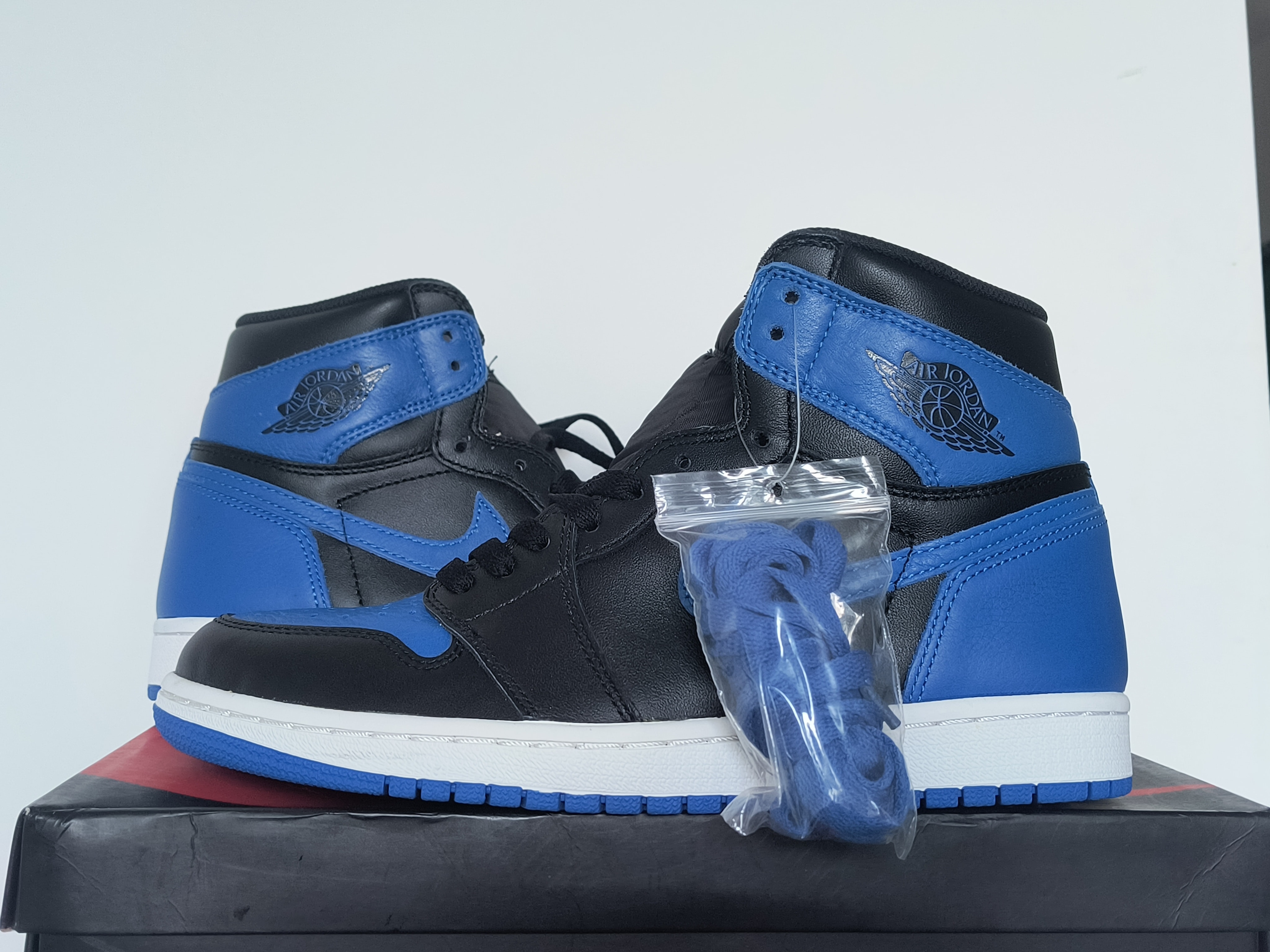 Nike Air Jordan 1 Retro High OG "Royal" (2017)