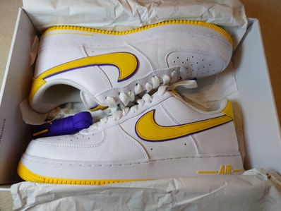 Kobe Bryant × Nike Air Force 1 Low Retro QS "Varsity Maize and Varsity Purple"