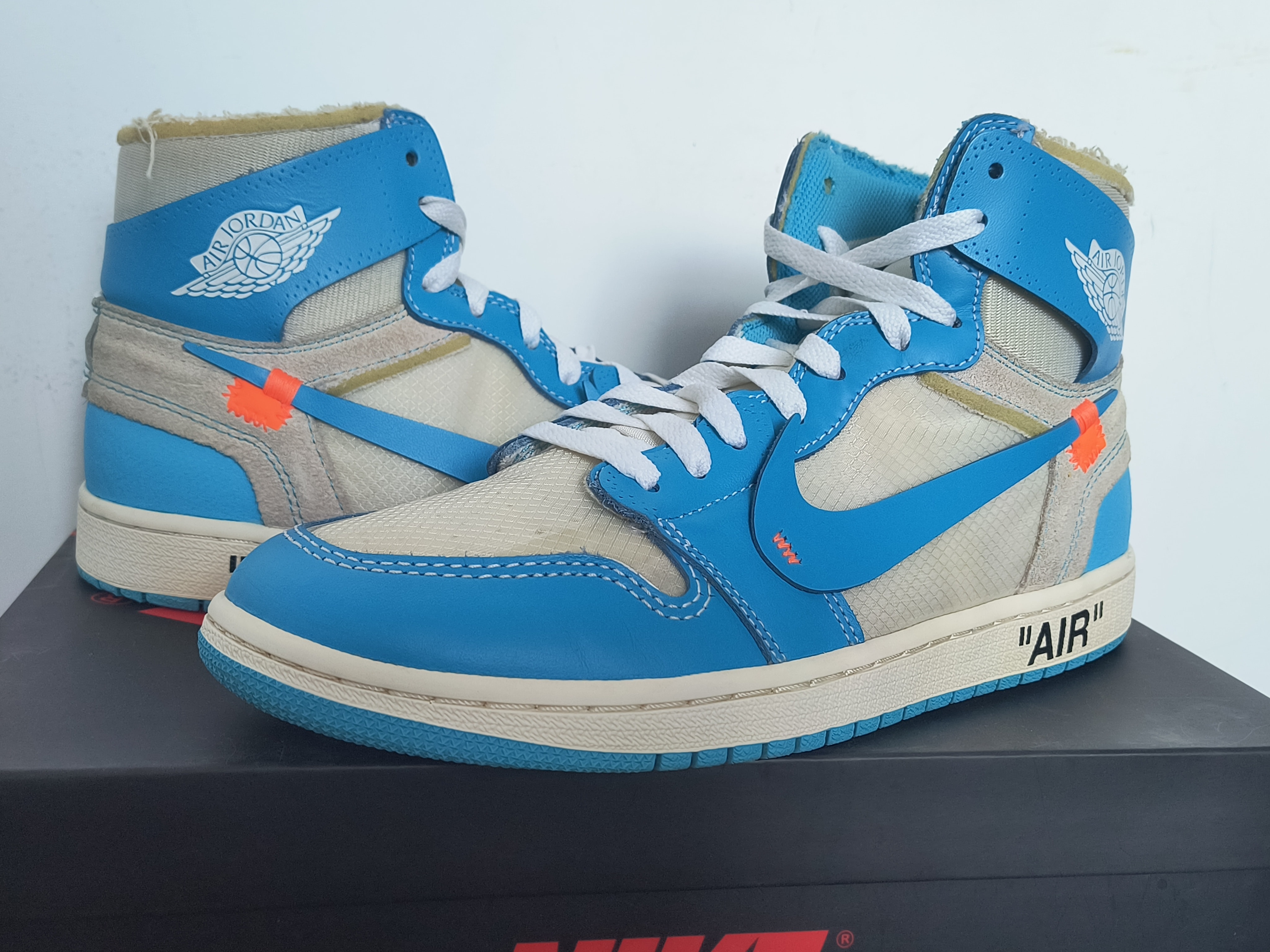Off-White × Nike Air Jordan 1 High UNC "White/Dark Powder Blue"