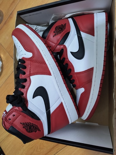 Nike Air Jordan 1 Retro High "Chicago" (2015)