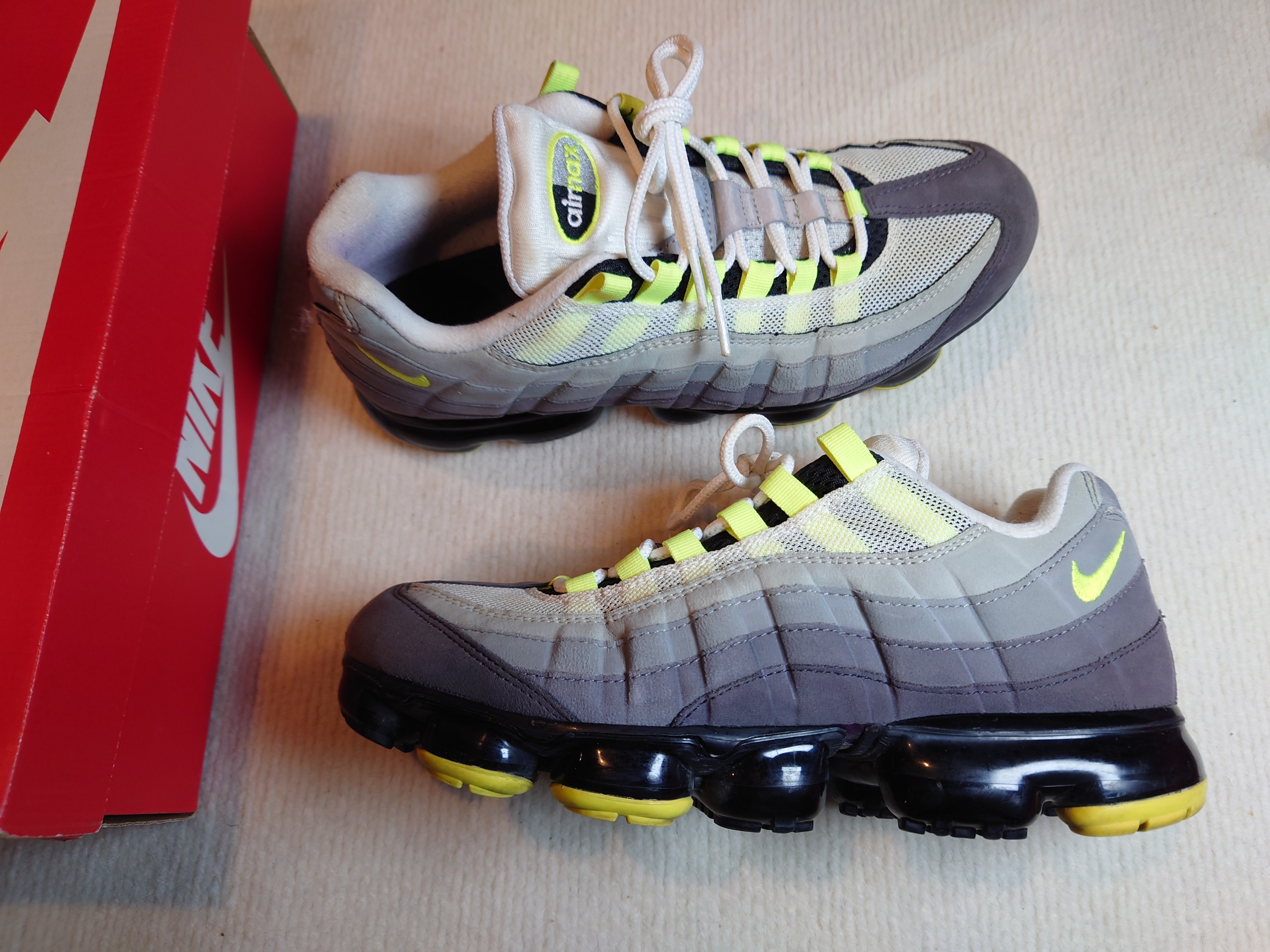 ナイキ エアヴェイパーマックス95 "ネオン"