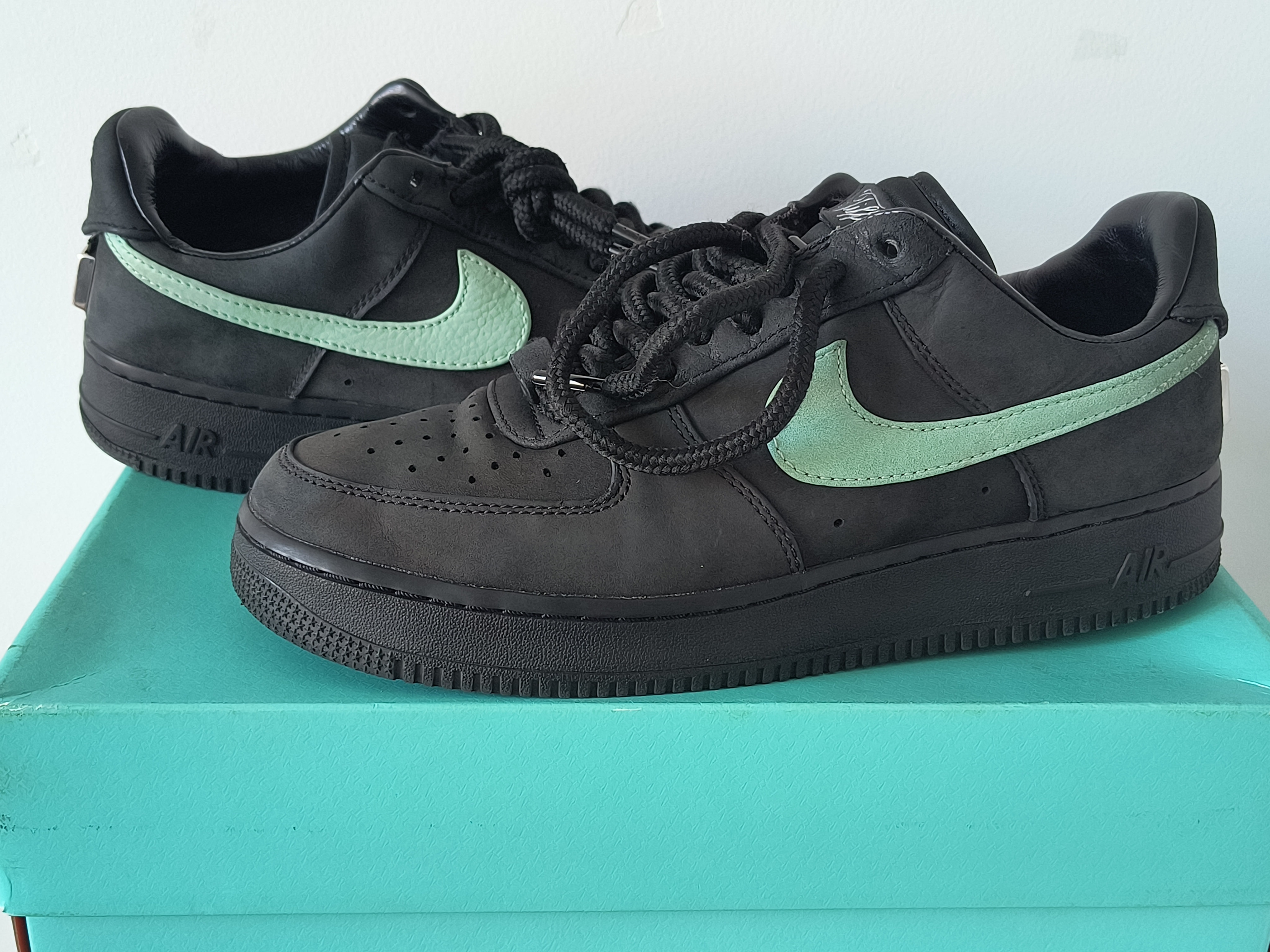 ティファニー × ナイキ エアフォース1 ロー "1837"