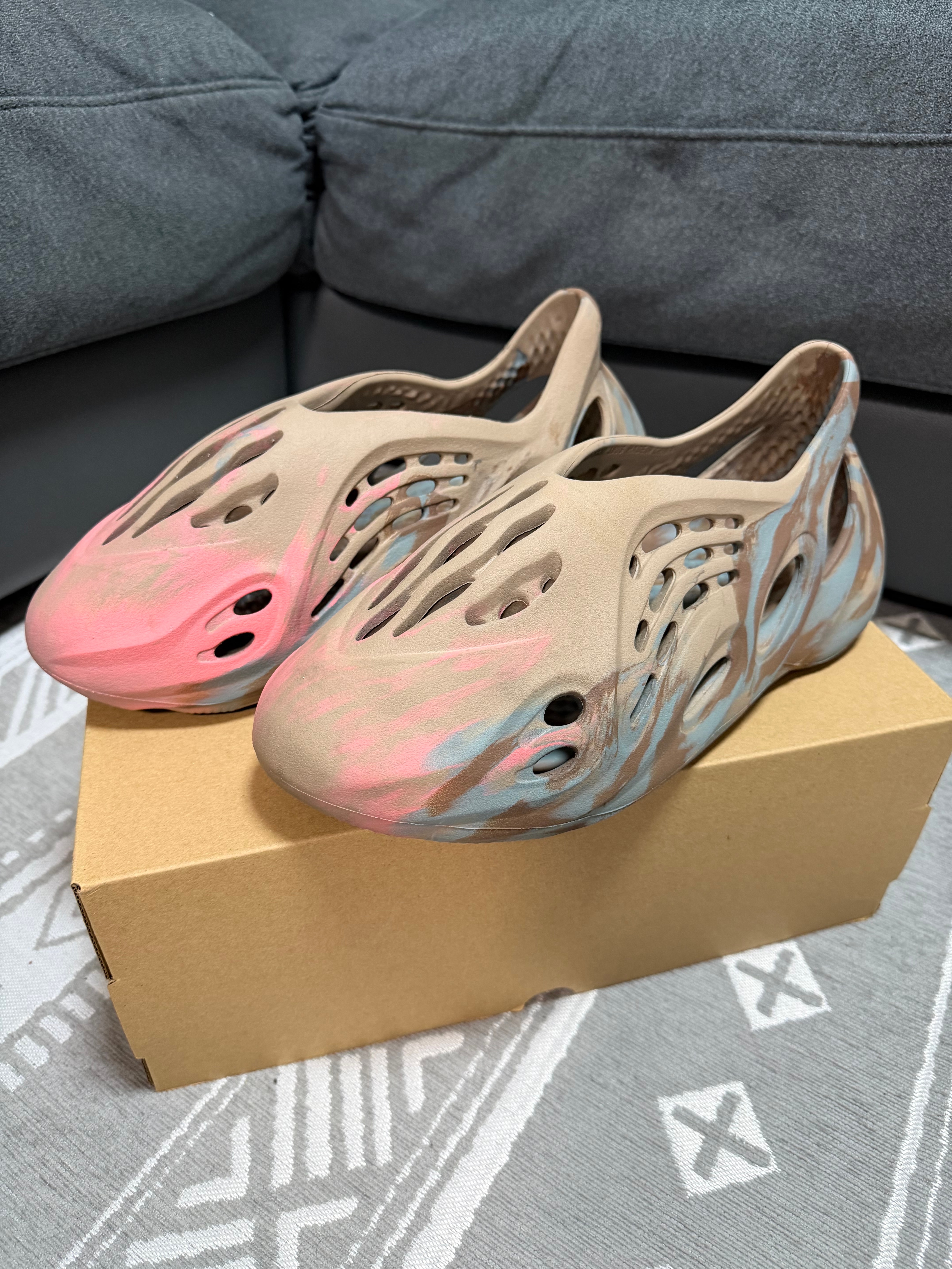 adidas YEEZY Foam Runner "Mx Sand Grey"