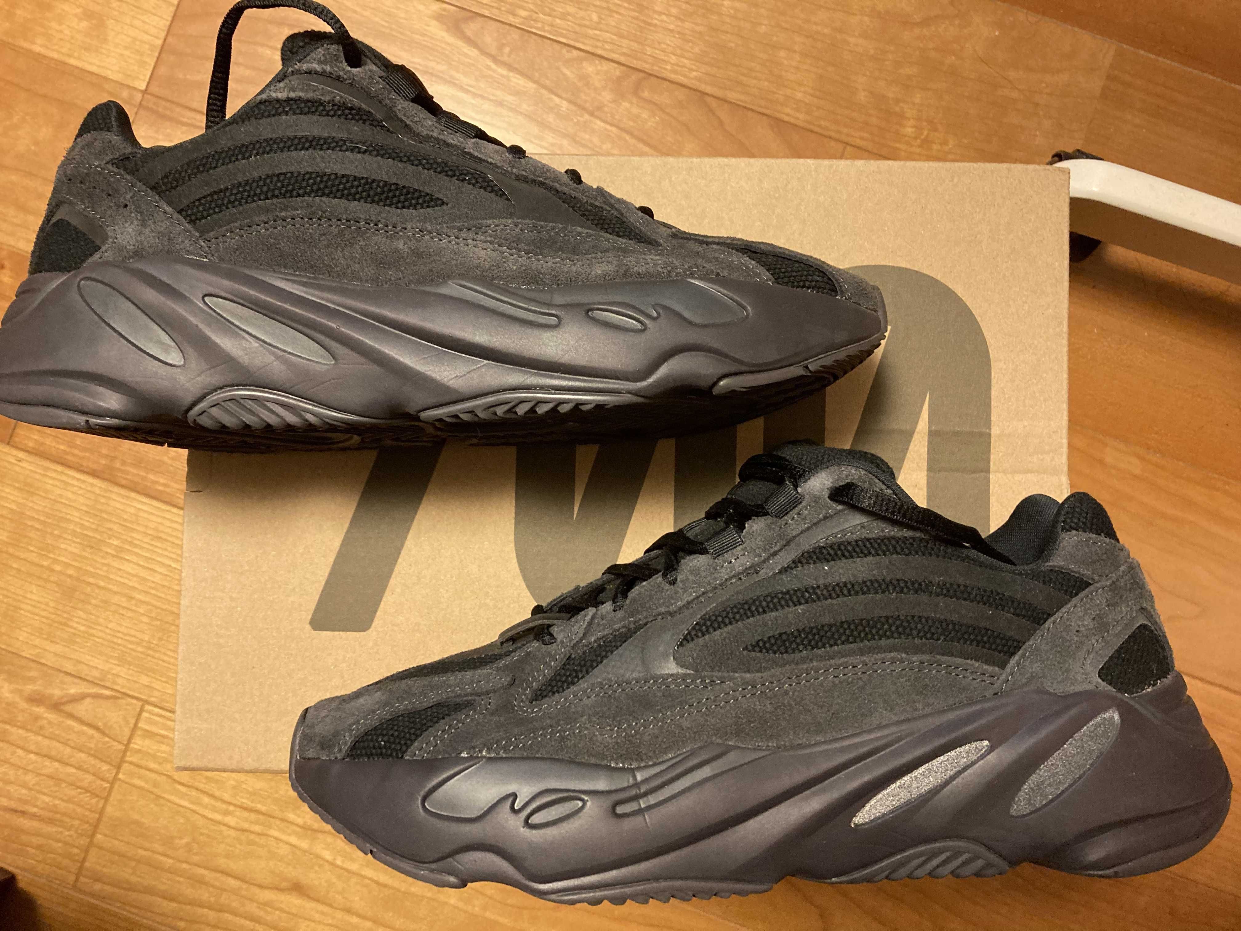 adidas YEEZY BOOST 700 V2 "Vanta"