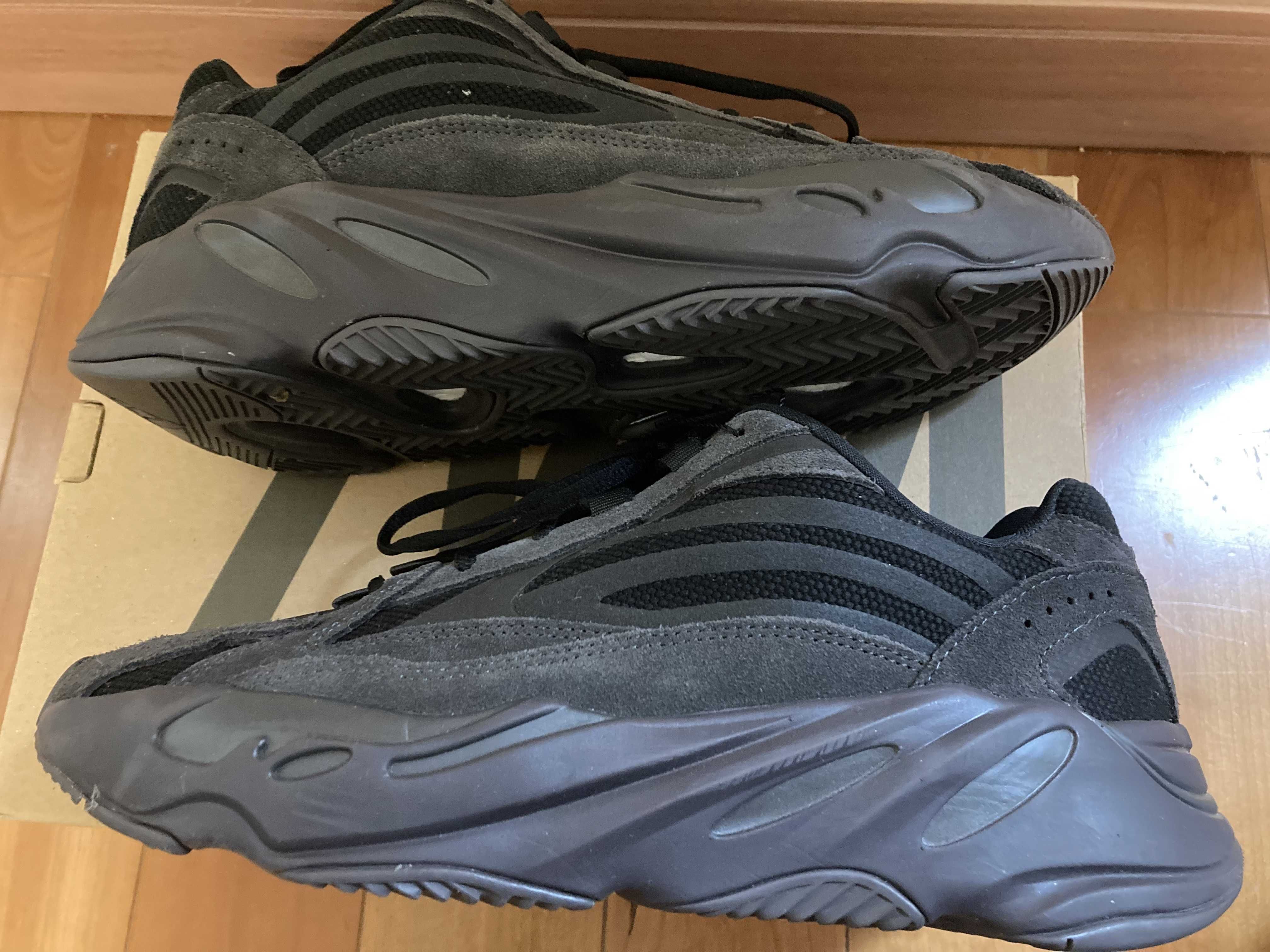 adidas YEEZY BOOST 700 V2 "Vanta"