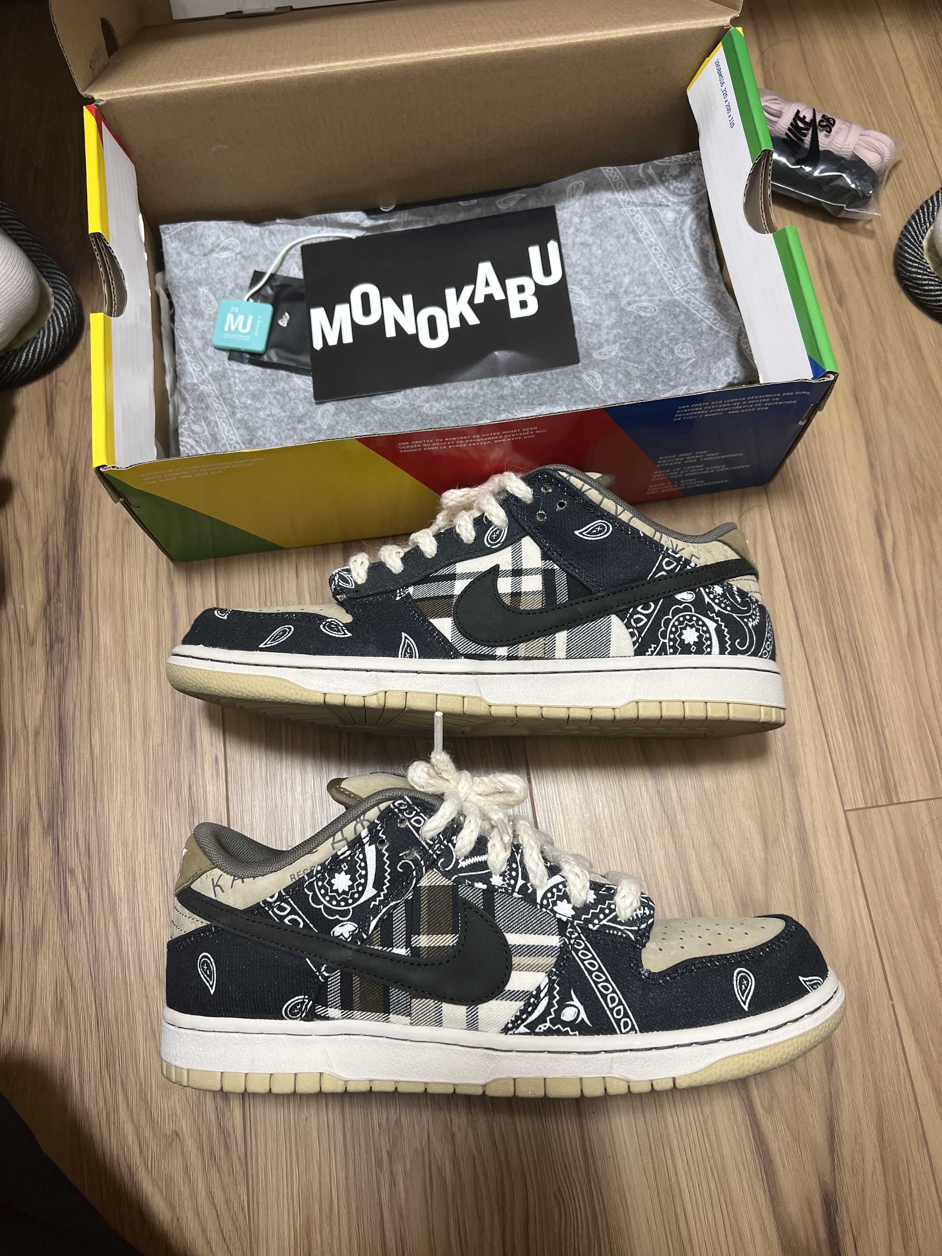 Travis Scott × Nike SB Dunk Low "Black/Parachute Beige"