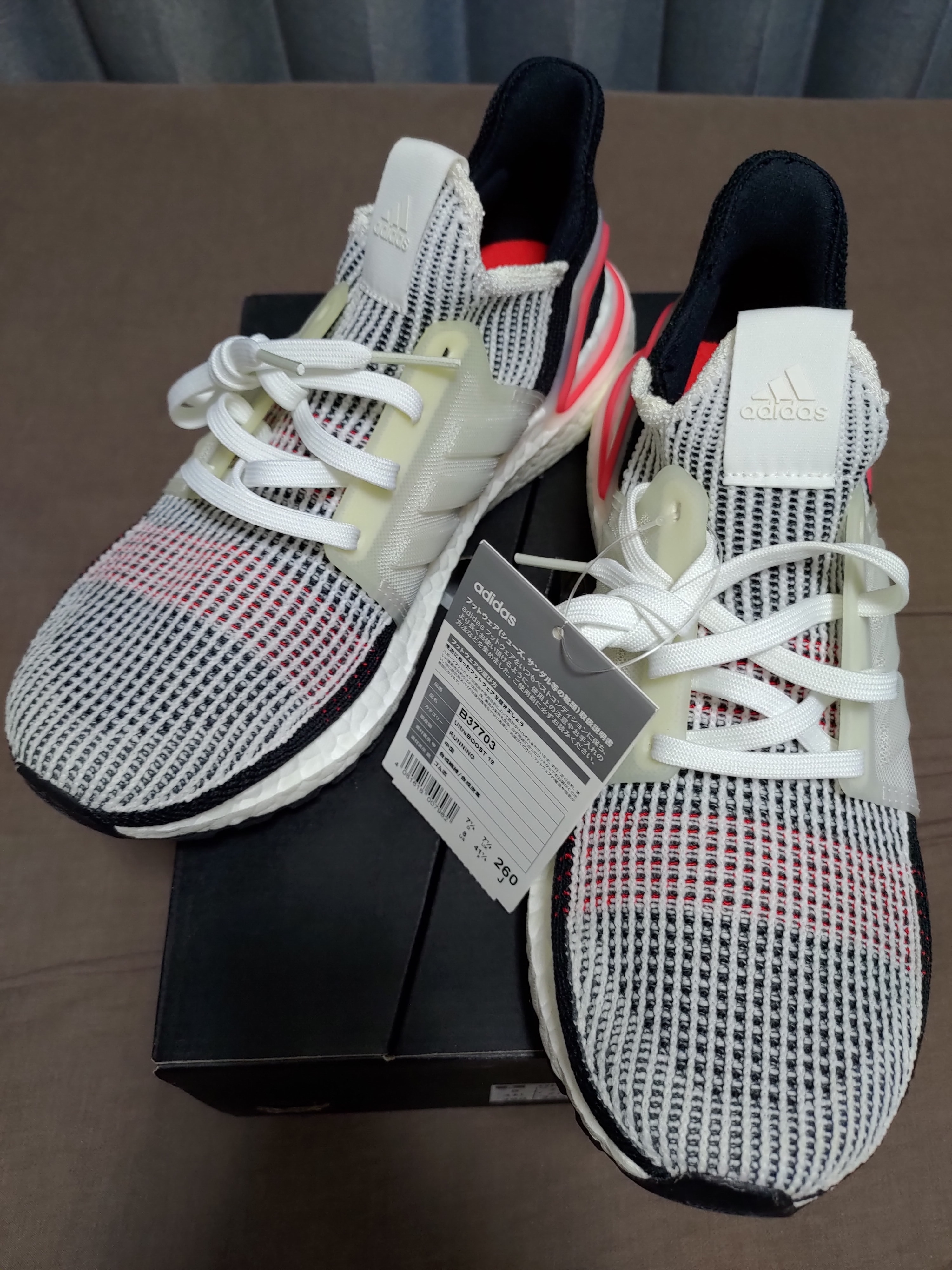 アディダス ウルトラブースト19 "クラウドホワイト/チョークホワイト/アクティブレッド" (200足限定)