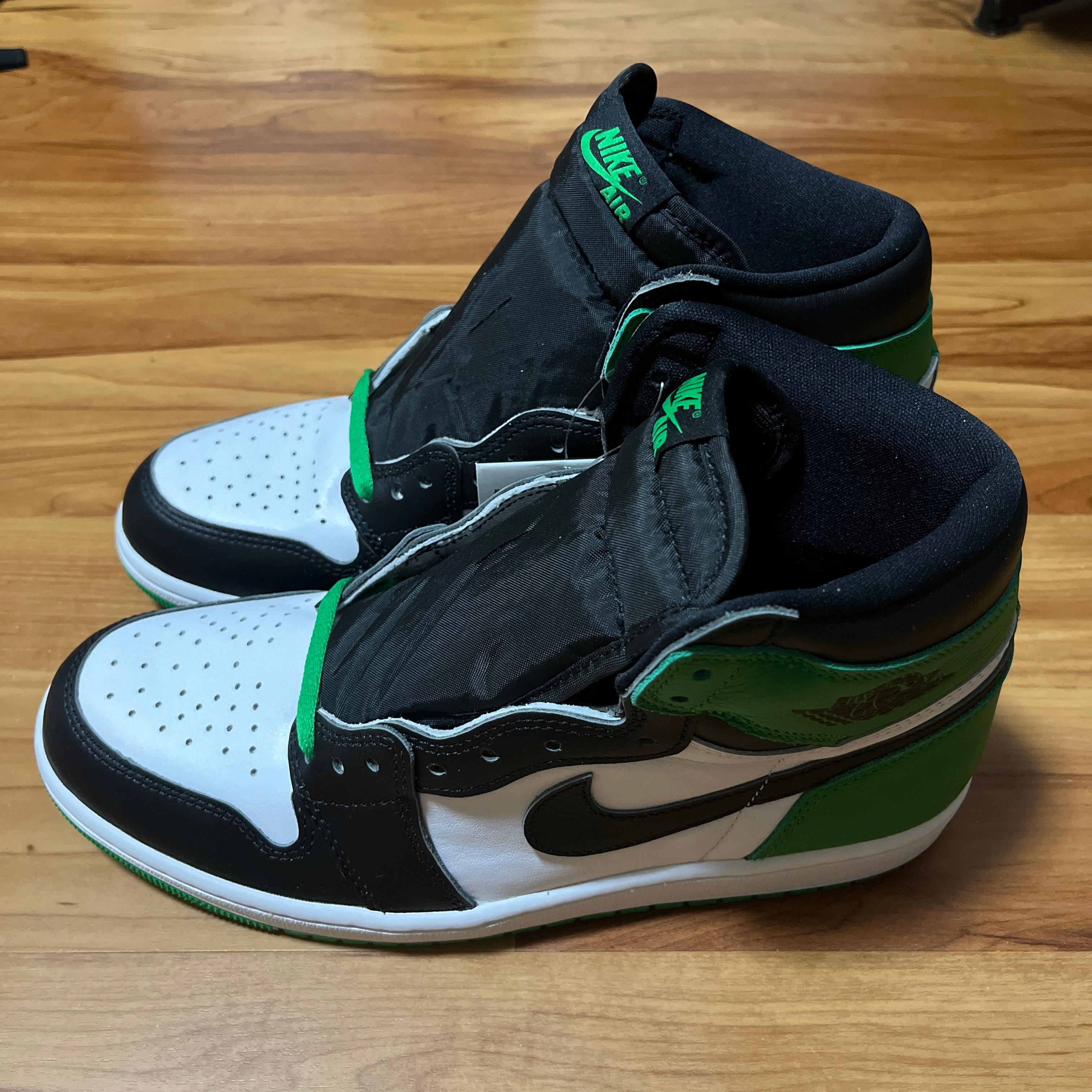Nike Air Jordan 1 Retro High OG "Celtics/Black and Lucky Green" (2023)