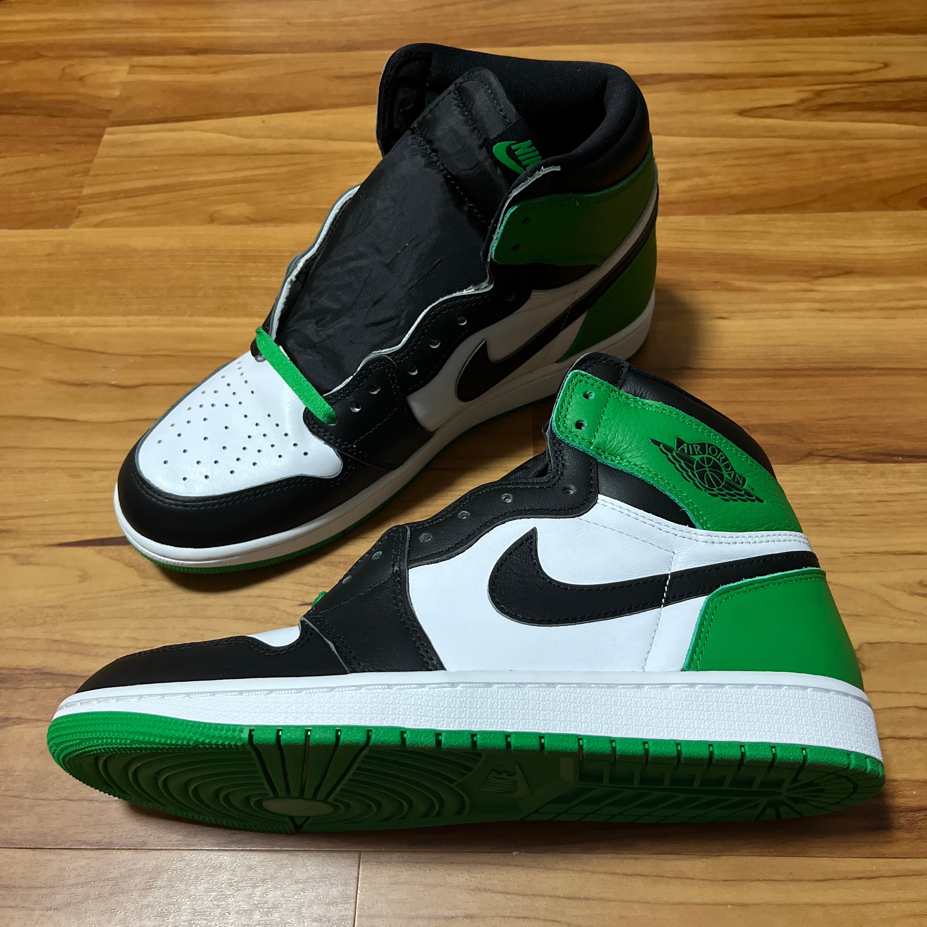 Nike Air Jordan 1 Retro High OG "Celtics/Black and Lucky Green" (2023)
