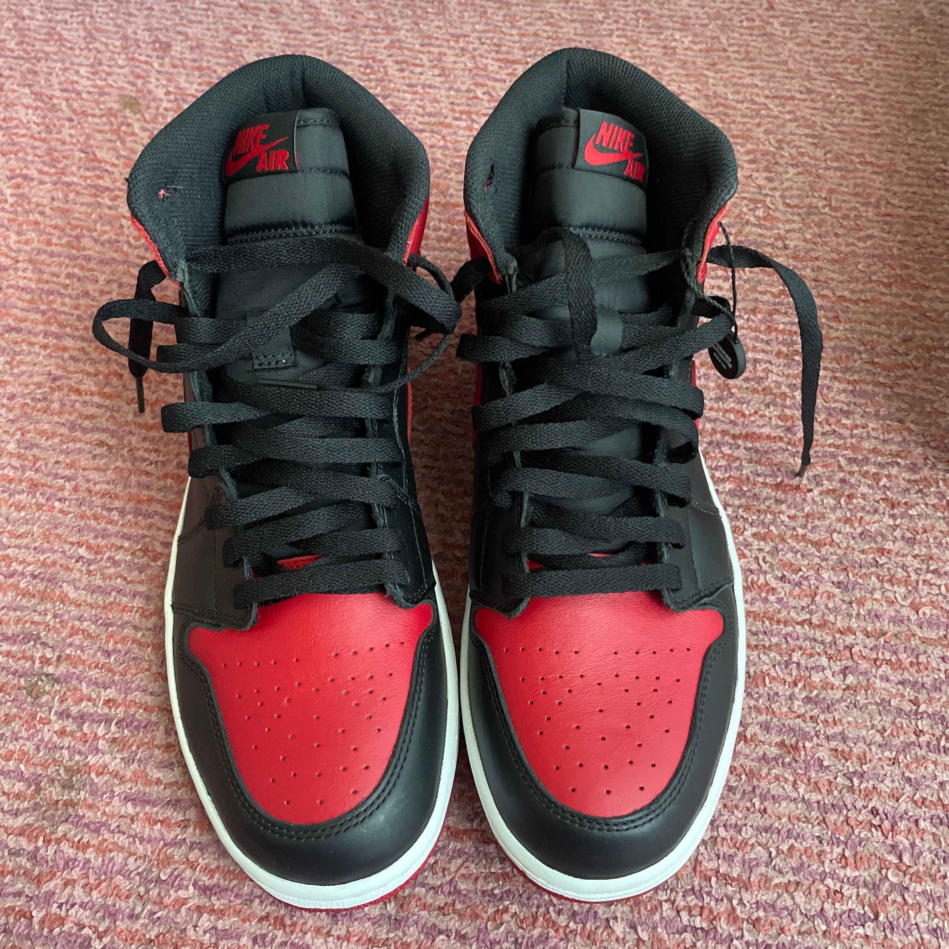 Nike Air Jordan 1 Retro High OG "Bred/Banned" (2016)