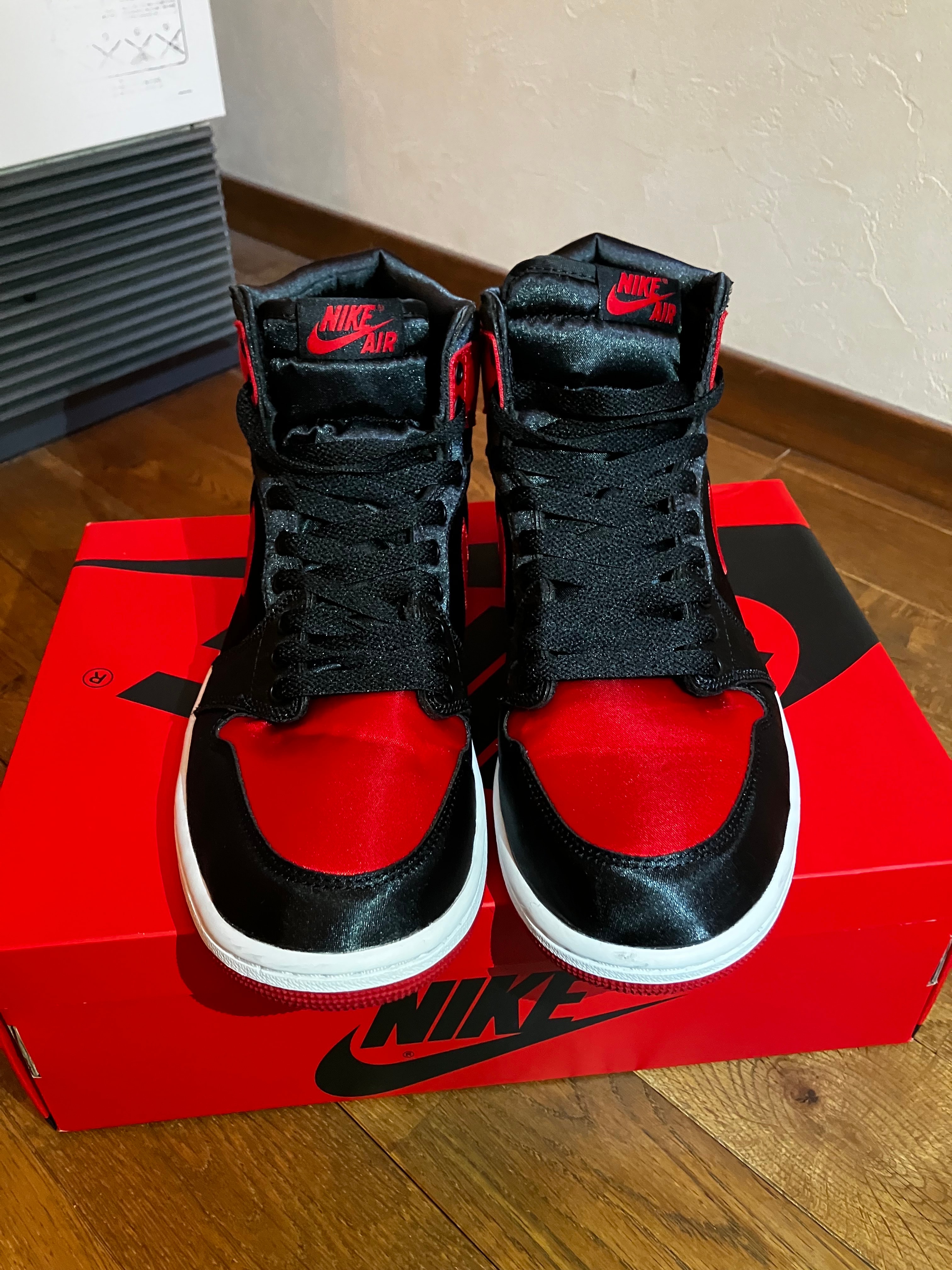 Nike Women's Air Jordan 1 Retro High OG "Satin Bred"