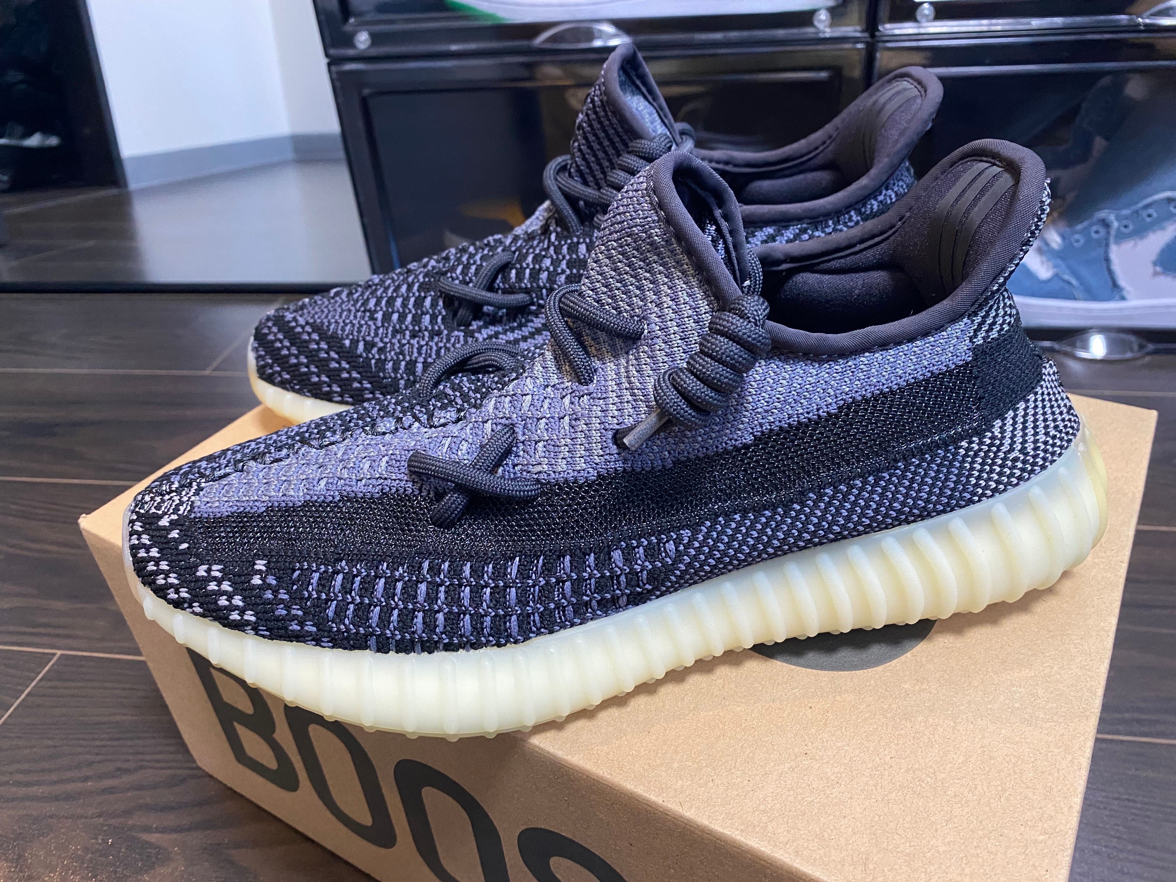 adidas YEEZY Boost 350V2 "Carbon"
