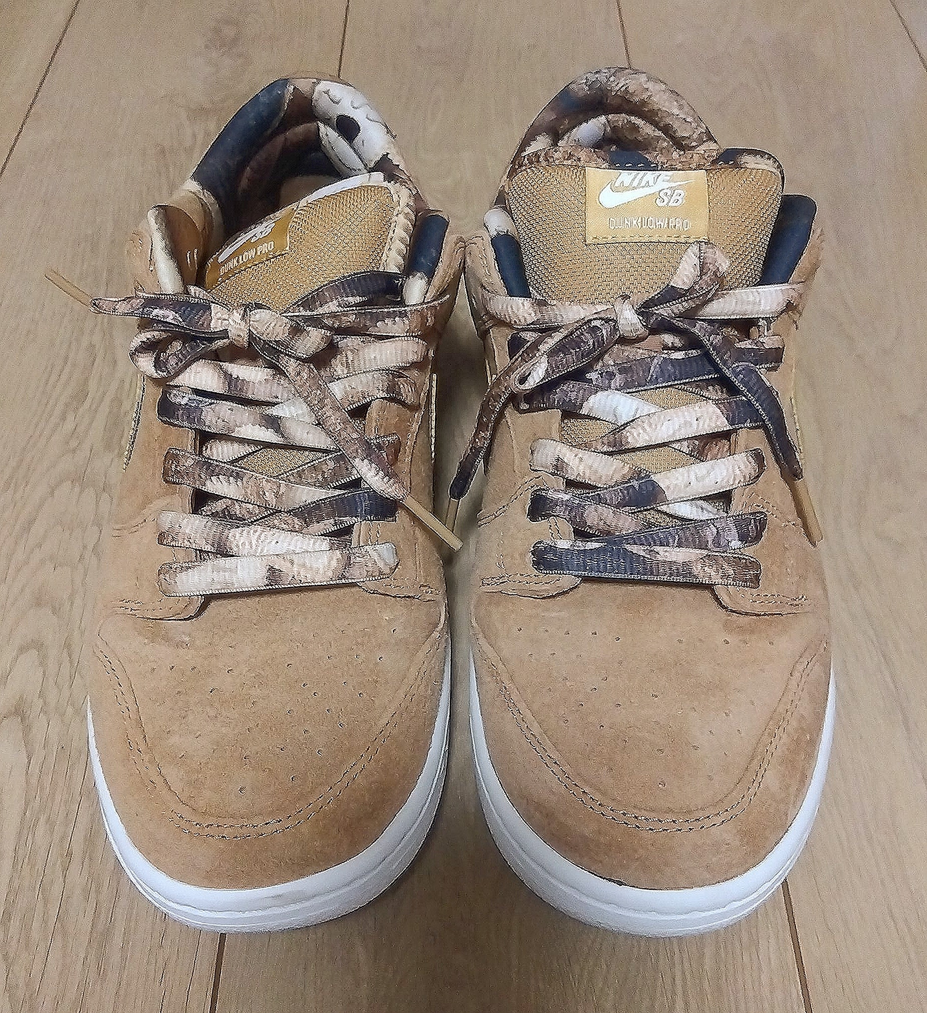 NOTE Manchester × Nike SB Dunk Low "Flax"