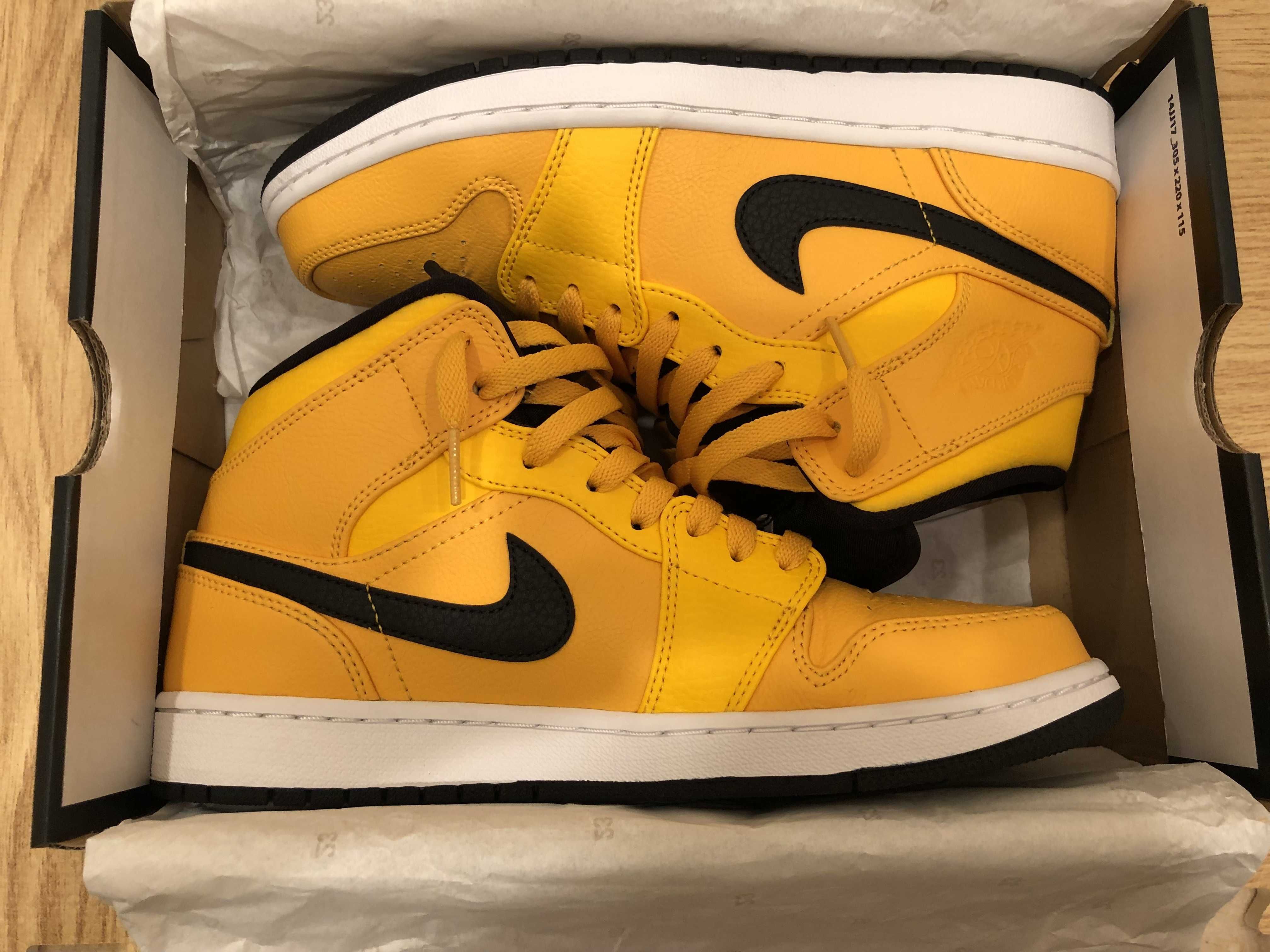 Nike Air Jordan 1 Mid "University Gold Black"