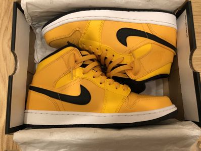 Nike Air Jordan 1 Mid "University Gold Black"