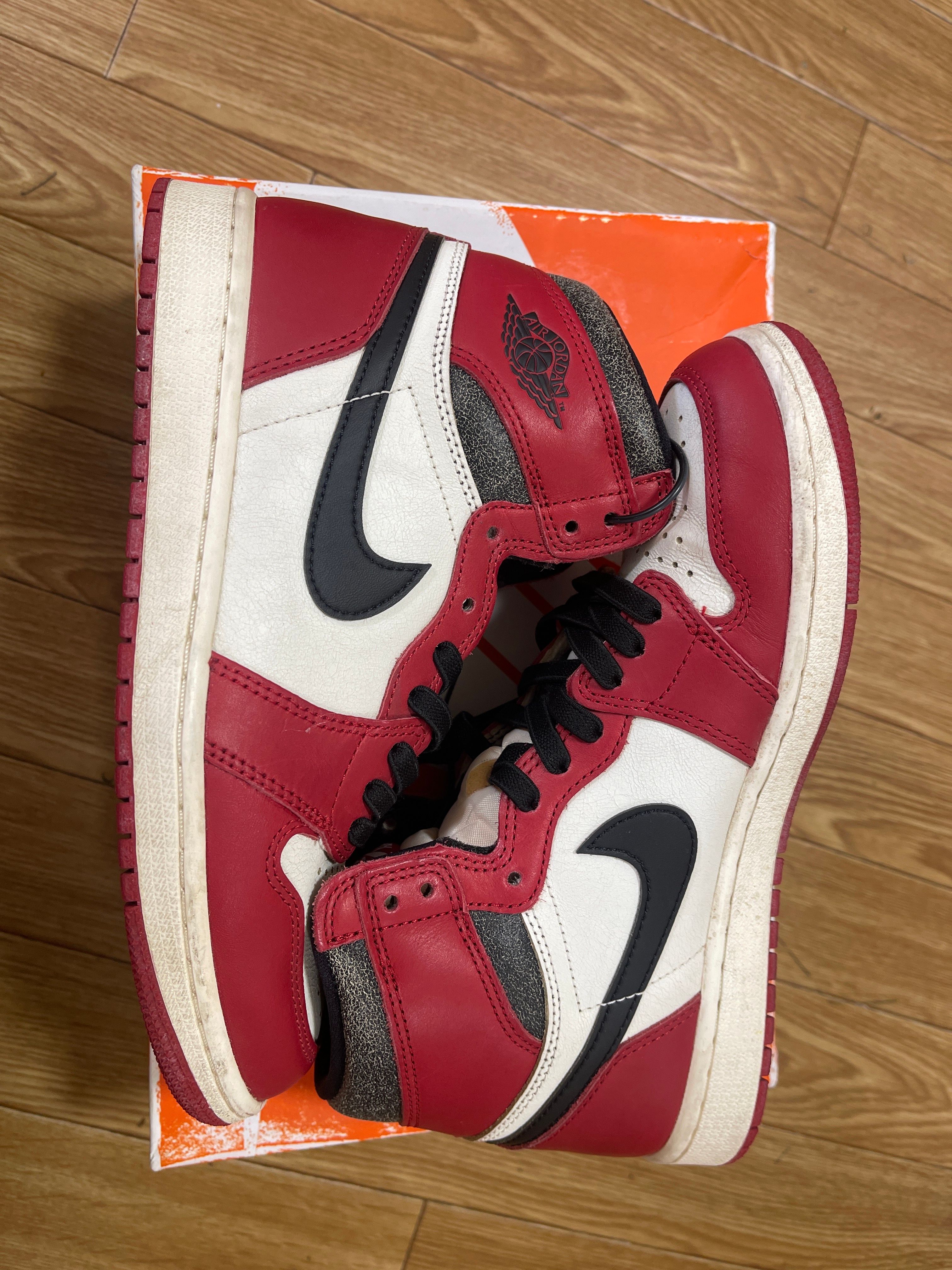 Nike Air Jordan 1 High OG "Lost & Found/Chicago"