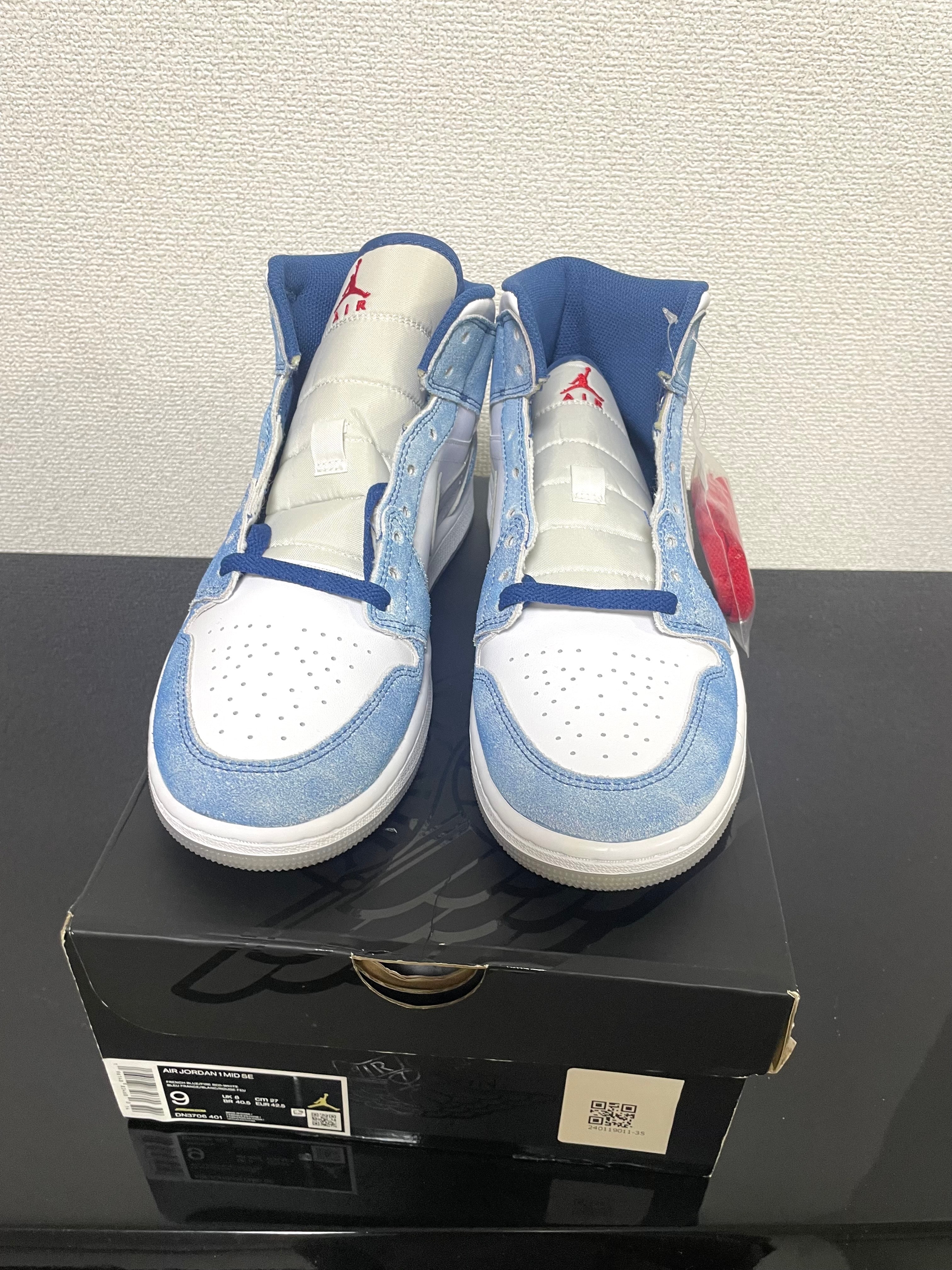 Nike Air Jordan 1 Mid SE "White/Hyper Royal/Red"