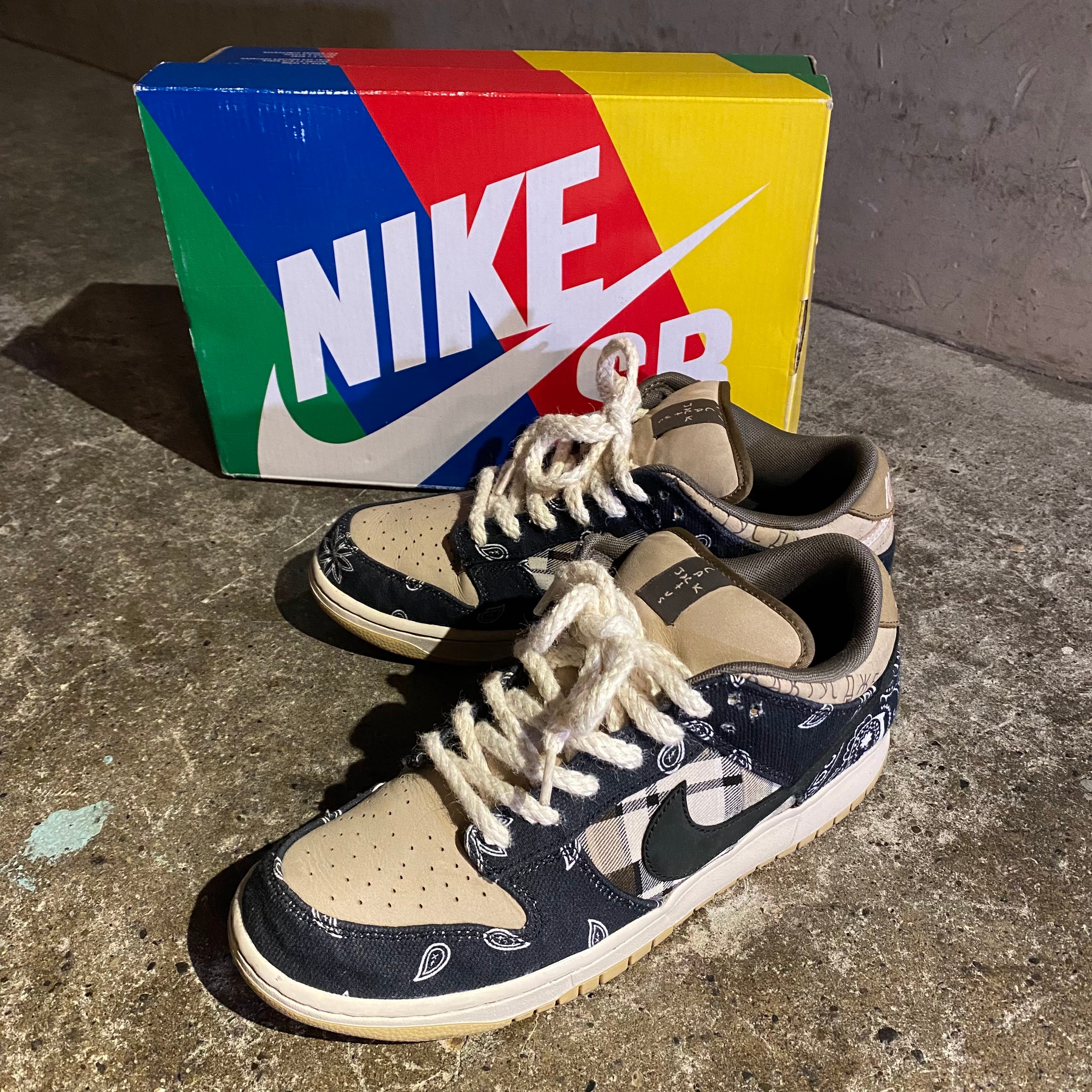Travis Scott × Nike SB Dunk Low "Black/Parachute Beige"