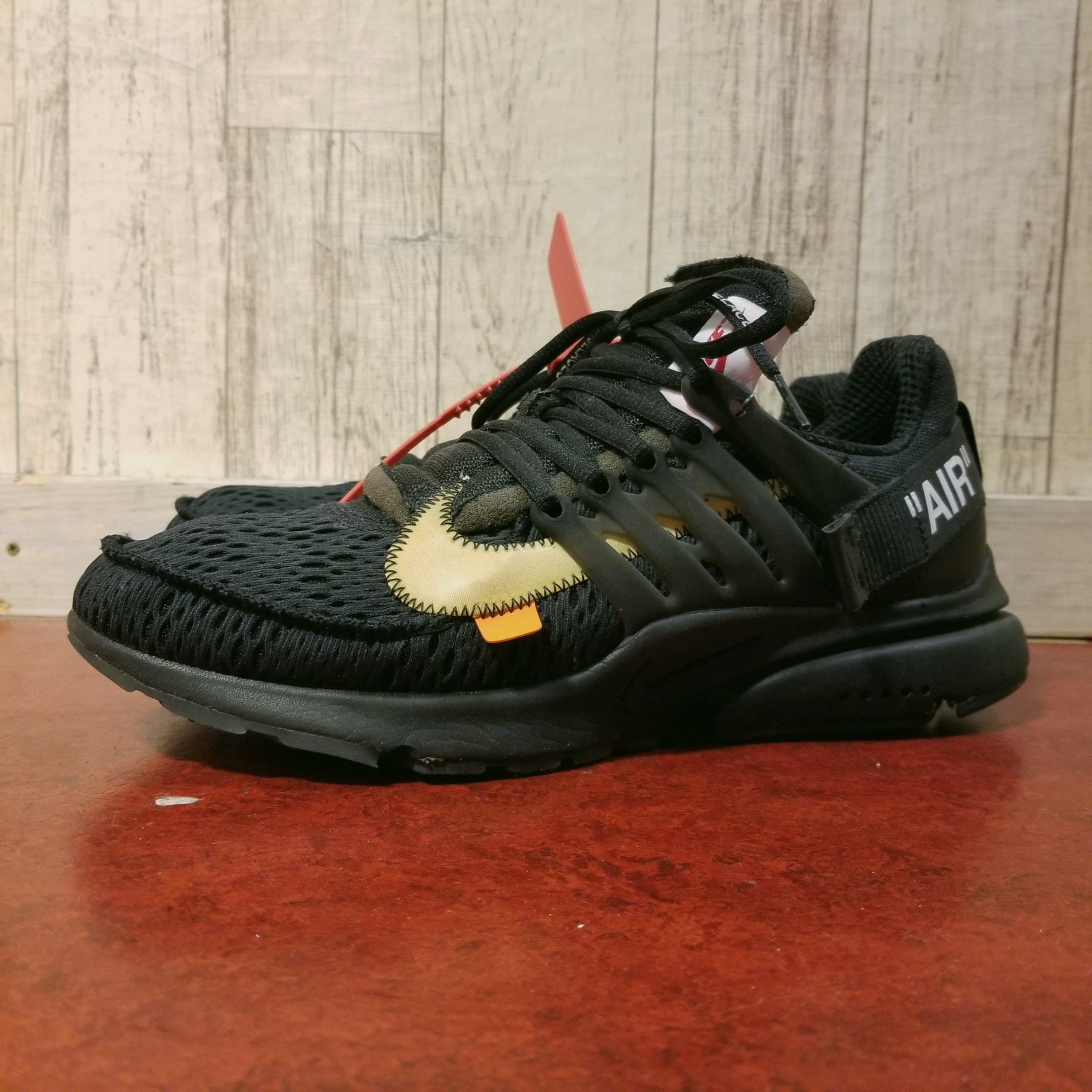 オフホワイト × ナイキ エアプレスト "ブラック"