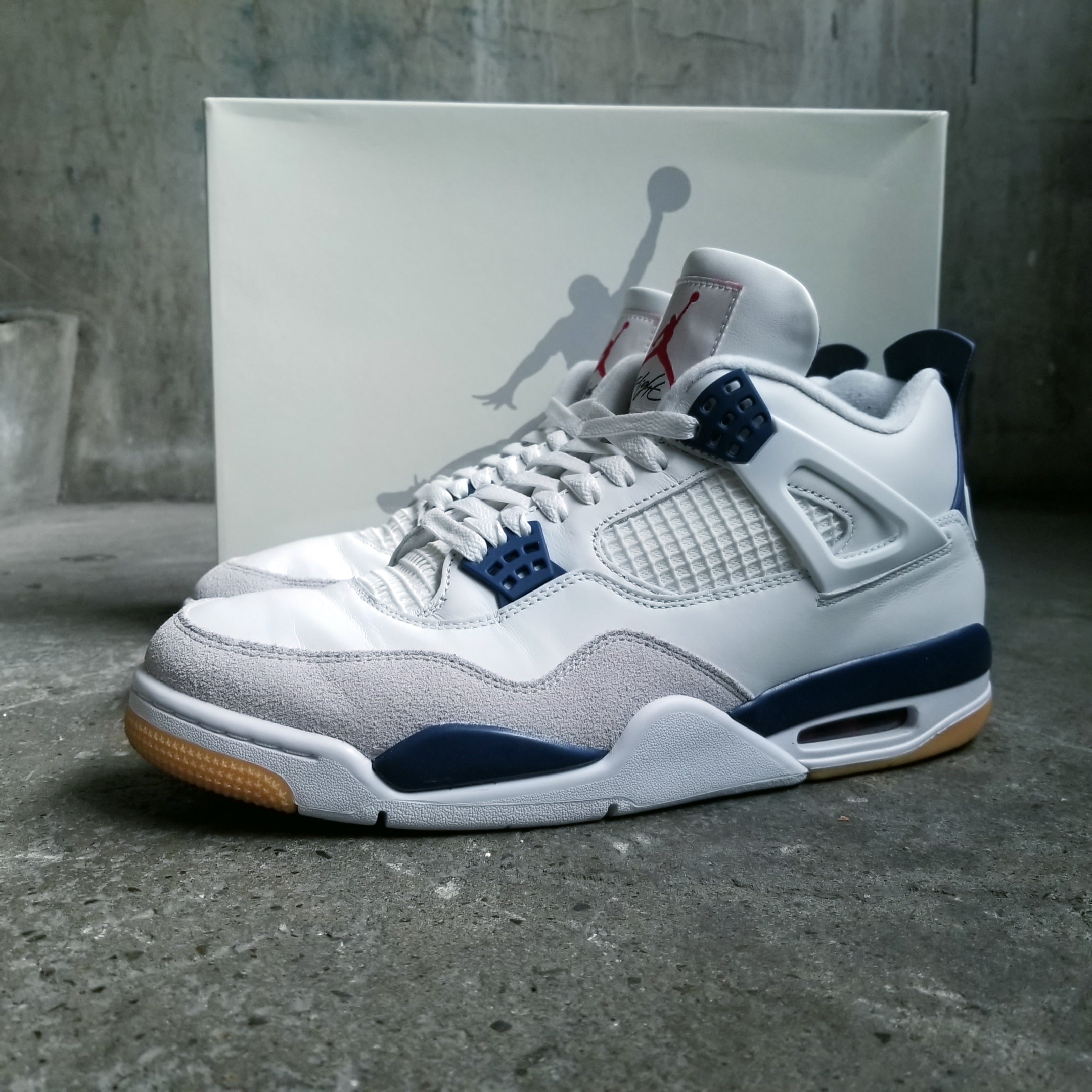 Nike SB Air Jordan 4 Retro SP "Summit White/Navy"