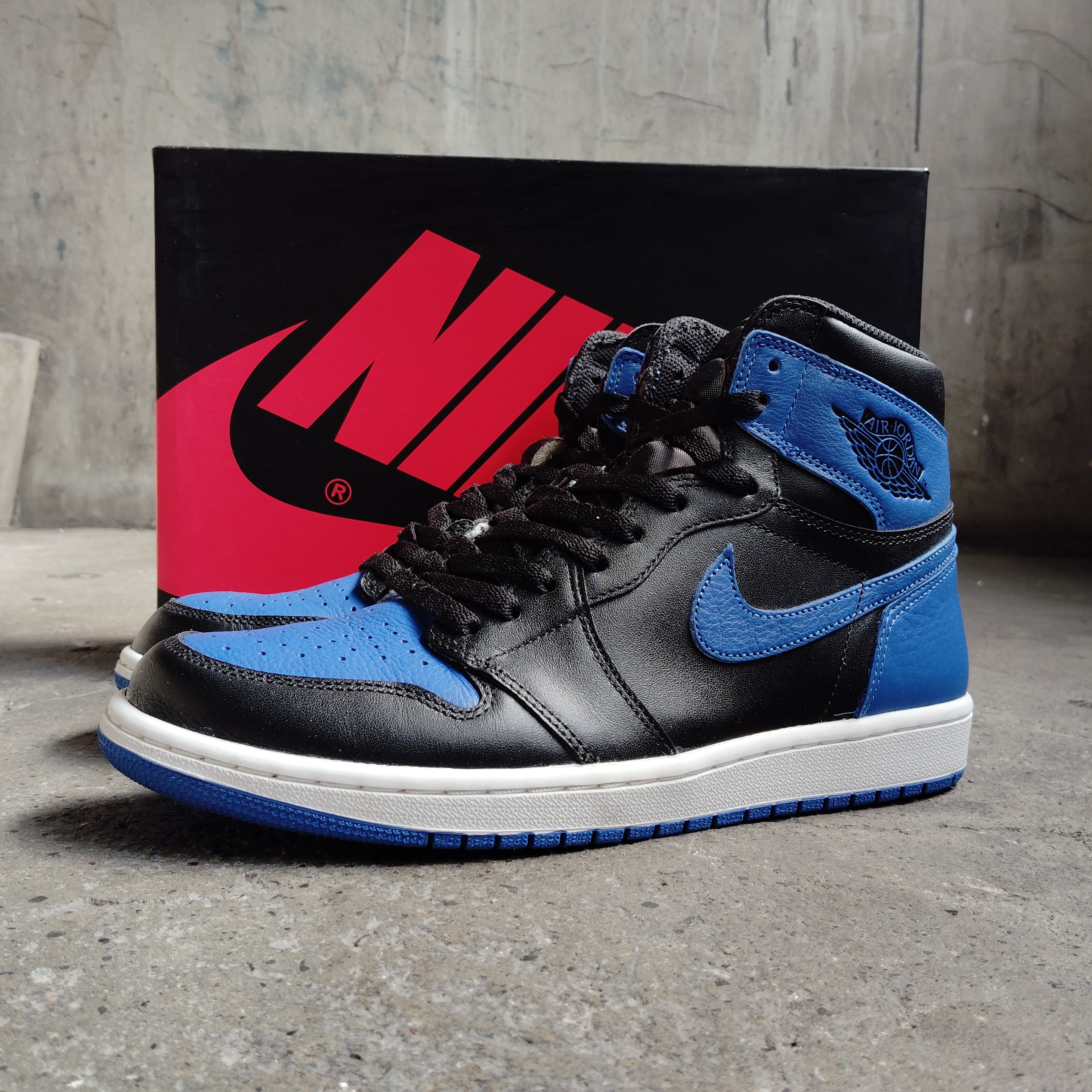 Nike Air Jordan 1 Retro High OG "Royal" (2017)