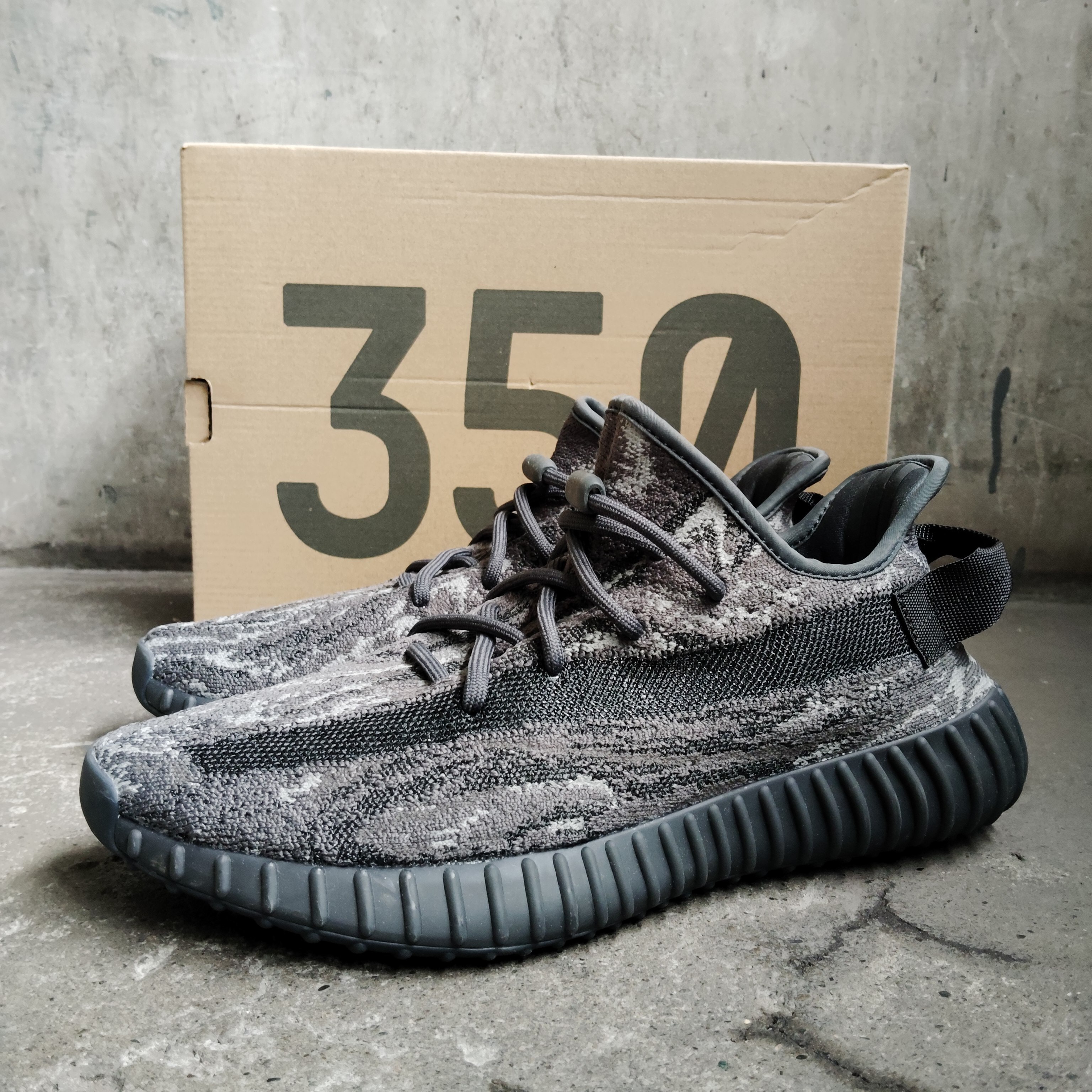 adidas YEEZY Boost 350V2 "Dark Salt"