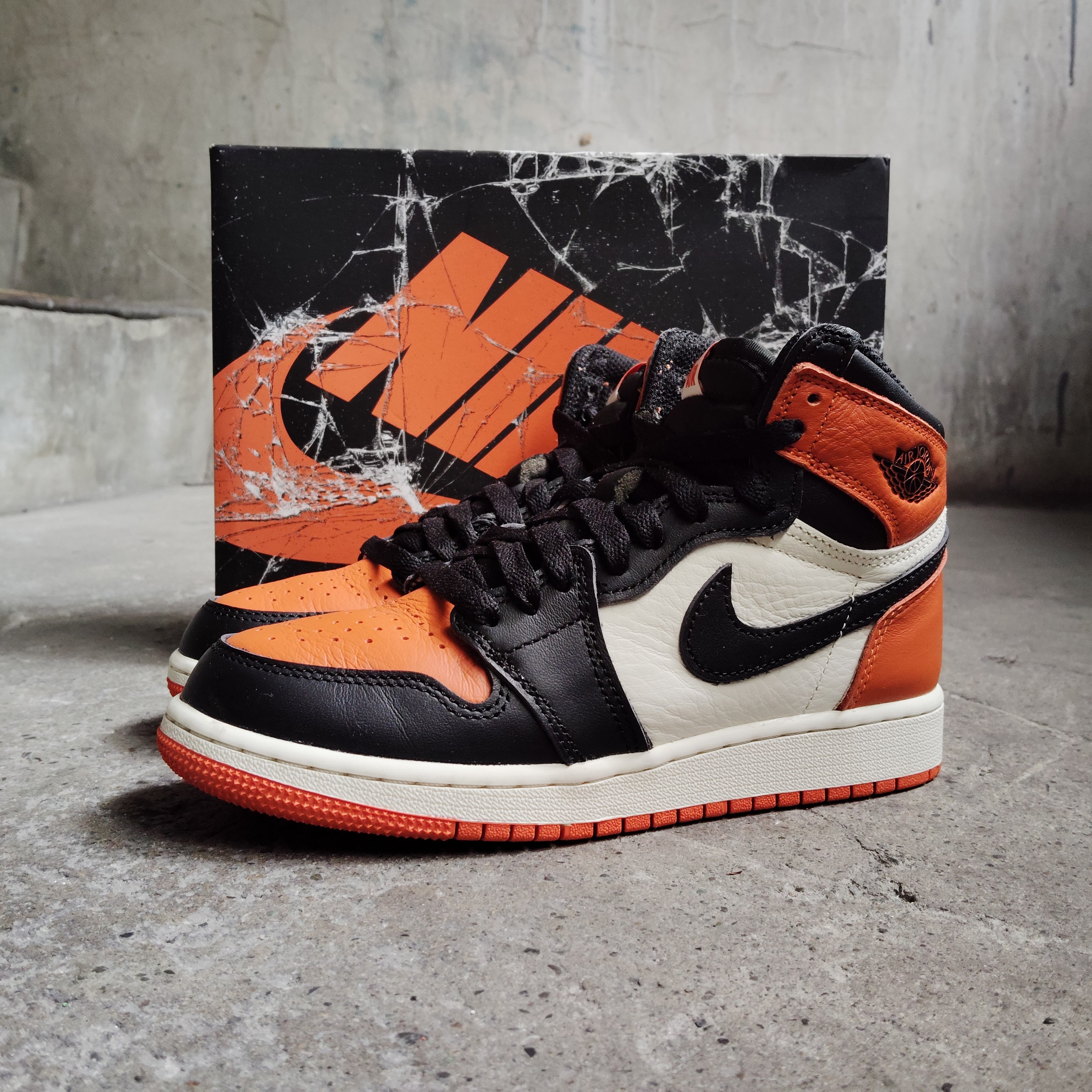 Nike GS Air Jordan 1 Retro High OG "Shattered Backboard"