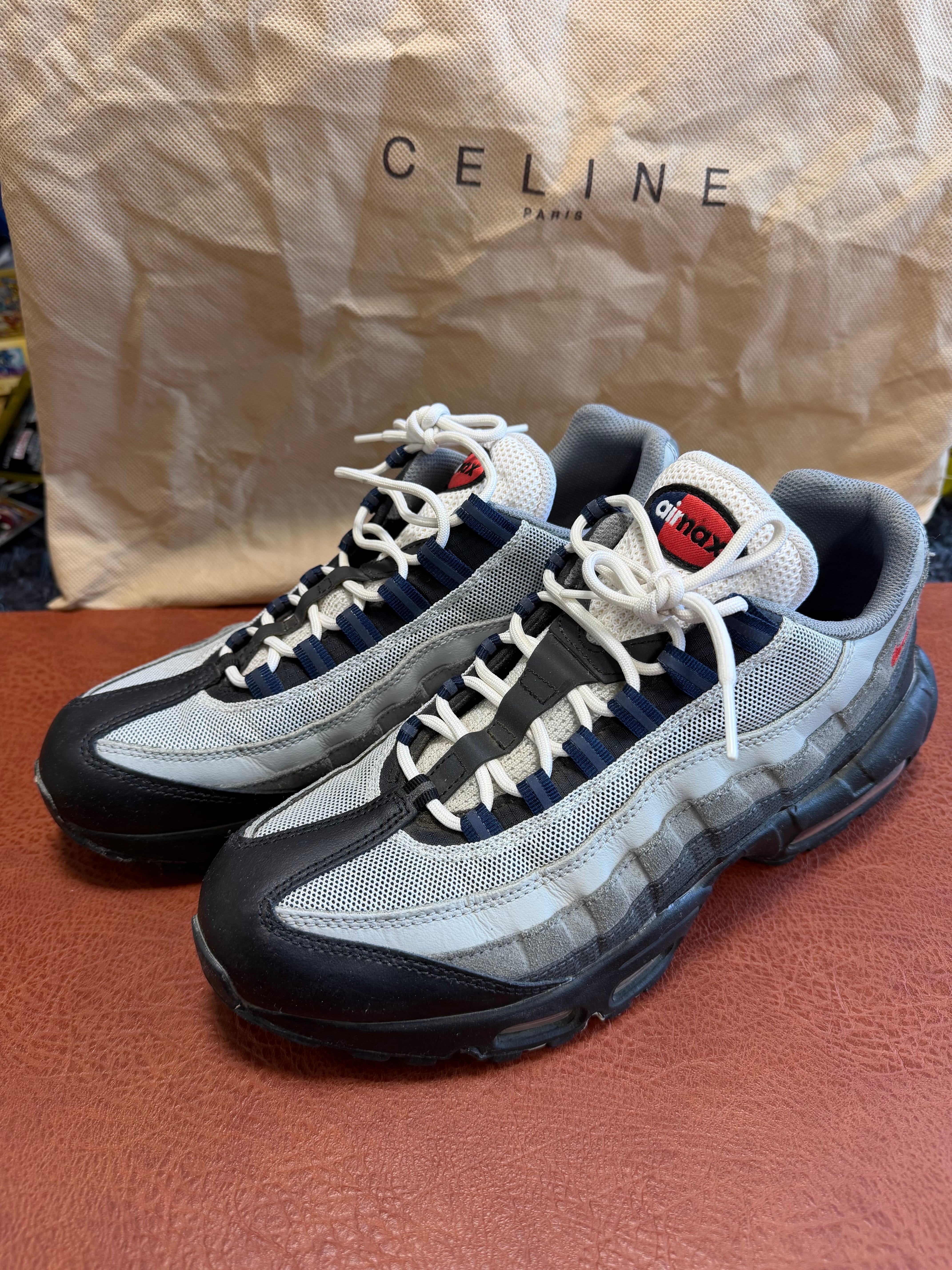 ナイキ エアマックス95 "ブラック/トラックレッド"