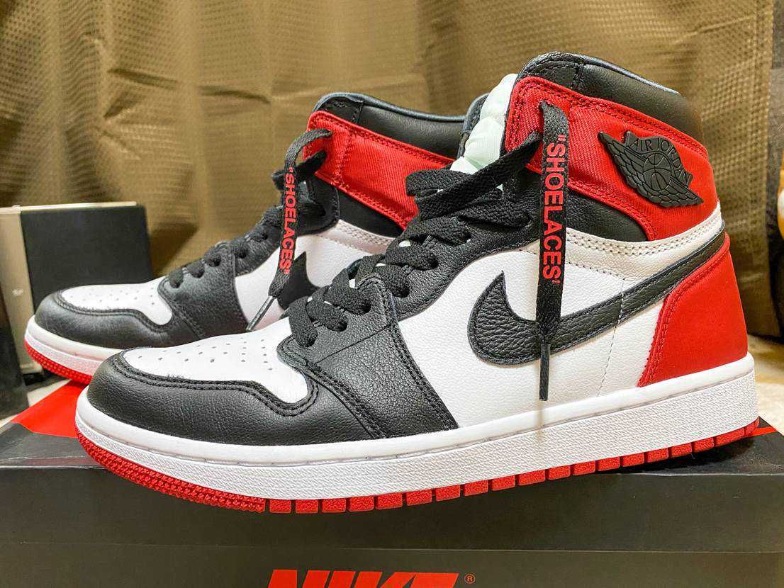 Nike Women's Air Jordan 1 Retro High "Satin Black Toe"