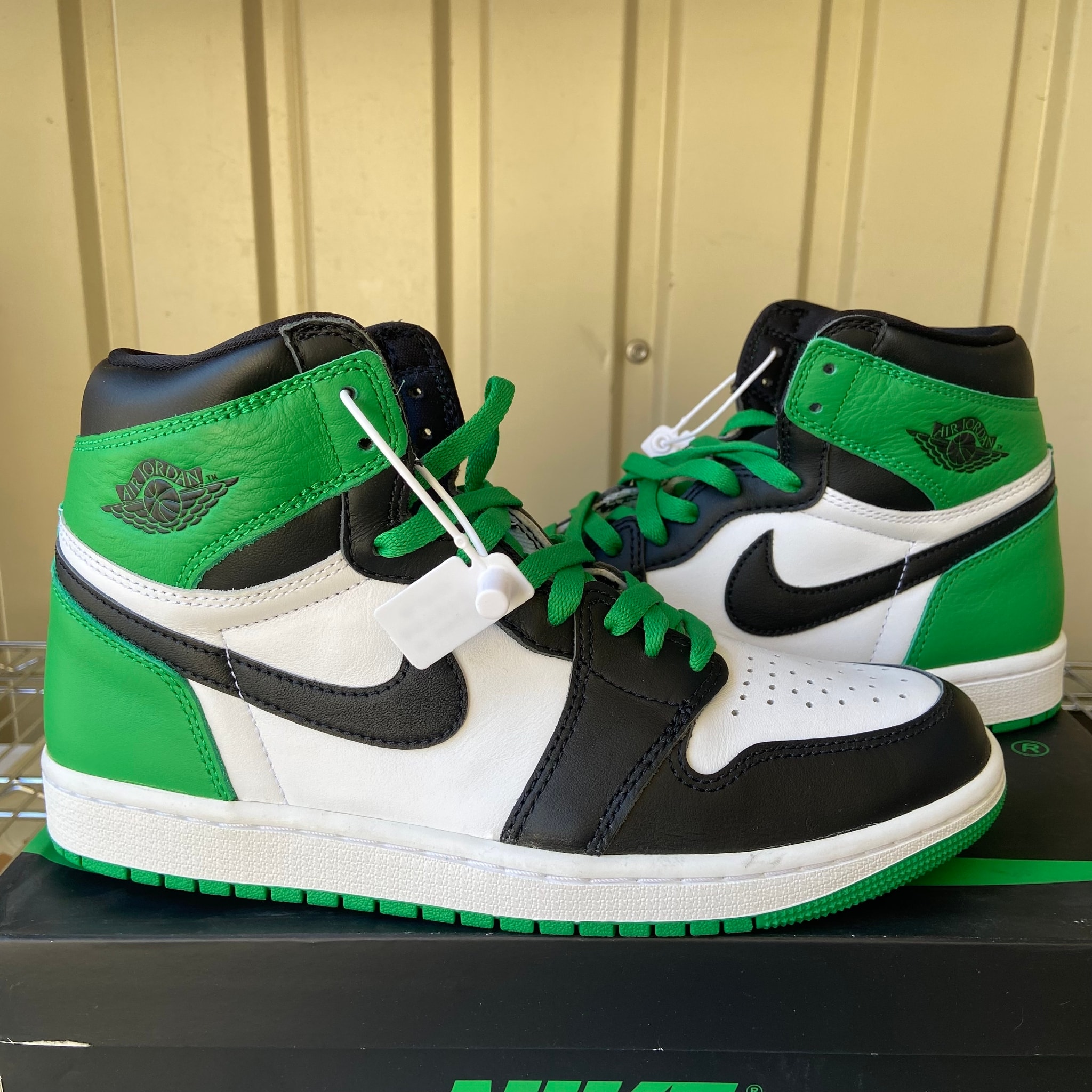 Nike Air Jordan 1 Retro High OG "Celtics/Black and Lucky Green" (2023)
