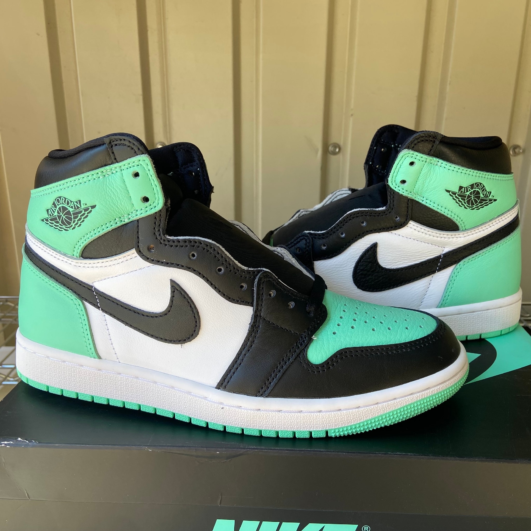 Nike Air Jordan 1 High OG "Green Glow"
