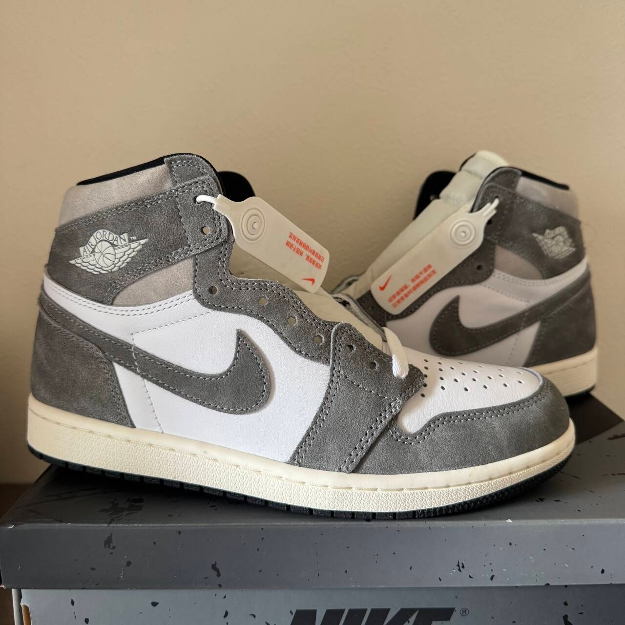Nike Air Jordan 1 Retro High OG "Black and Smoke Grey"