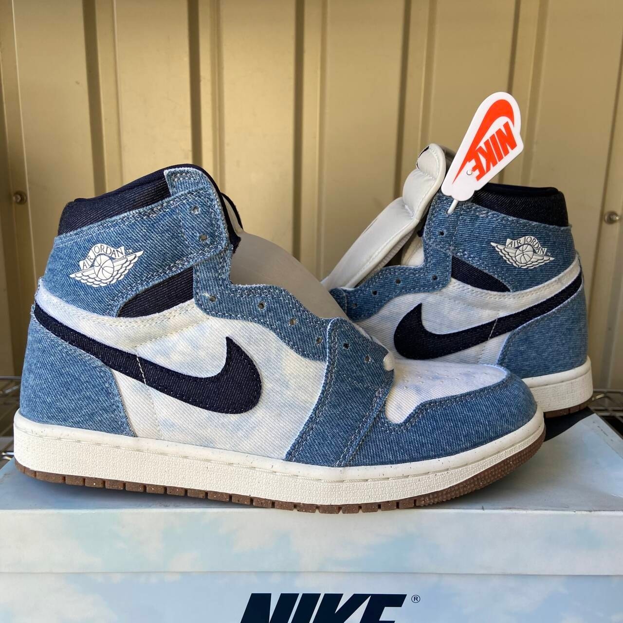 Nike Air Jordan 1 Retro High OG "Denim"