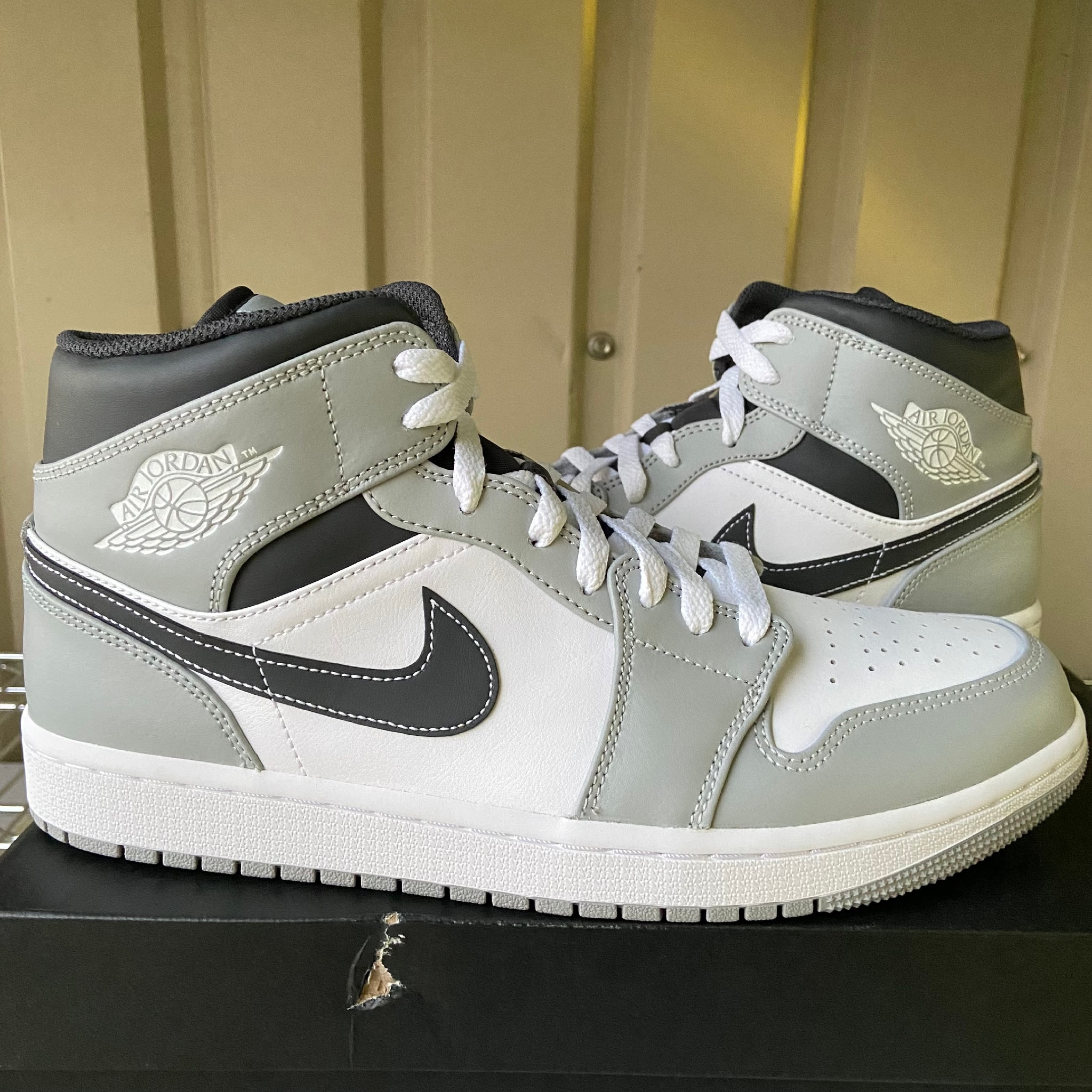 Nike Air Jordan 1 Mid "Grey White/Anthracite"