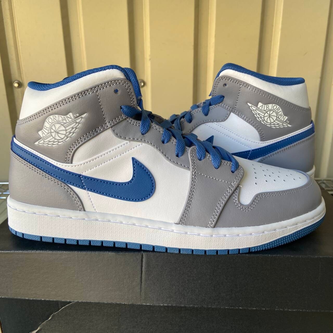Nike Air Jordan 1 Mid "True Blue"