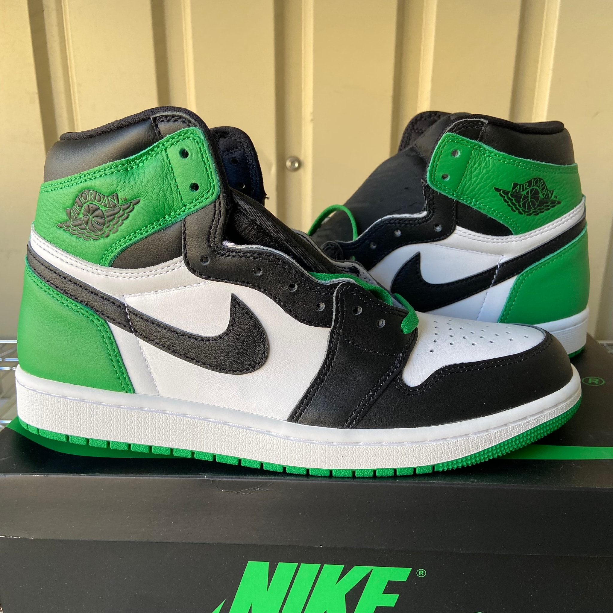 Nike Air Jordan 1 Retro High OG "Celtics/Black and Lucky Green" (2023)
