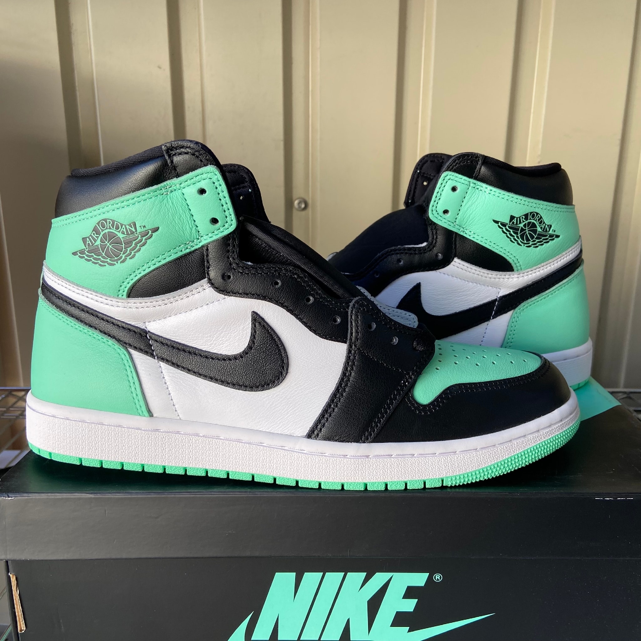Nike Air Jordan 1 High OG "Green Glow"
