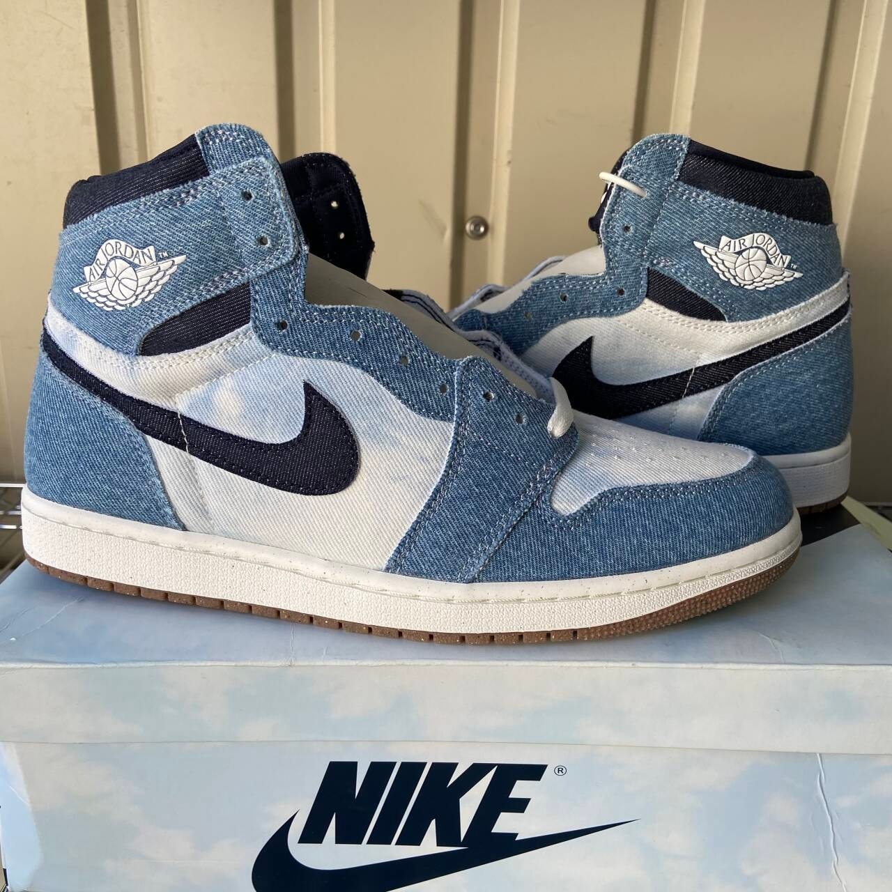 Nike Air Jordan 1 Retro High OG "Denim"